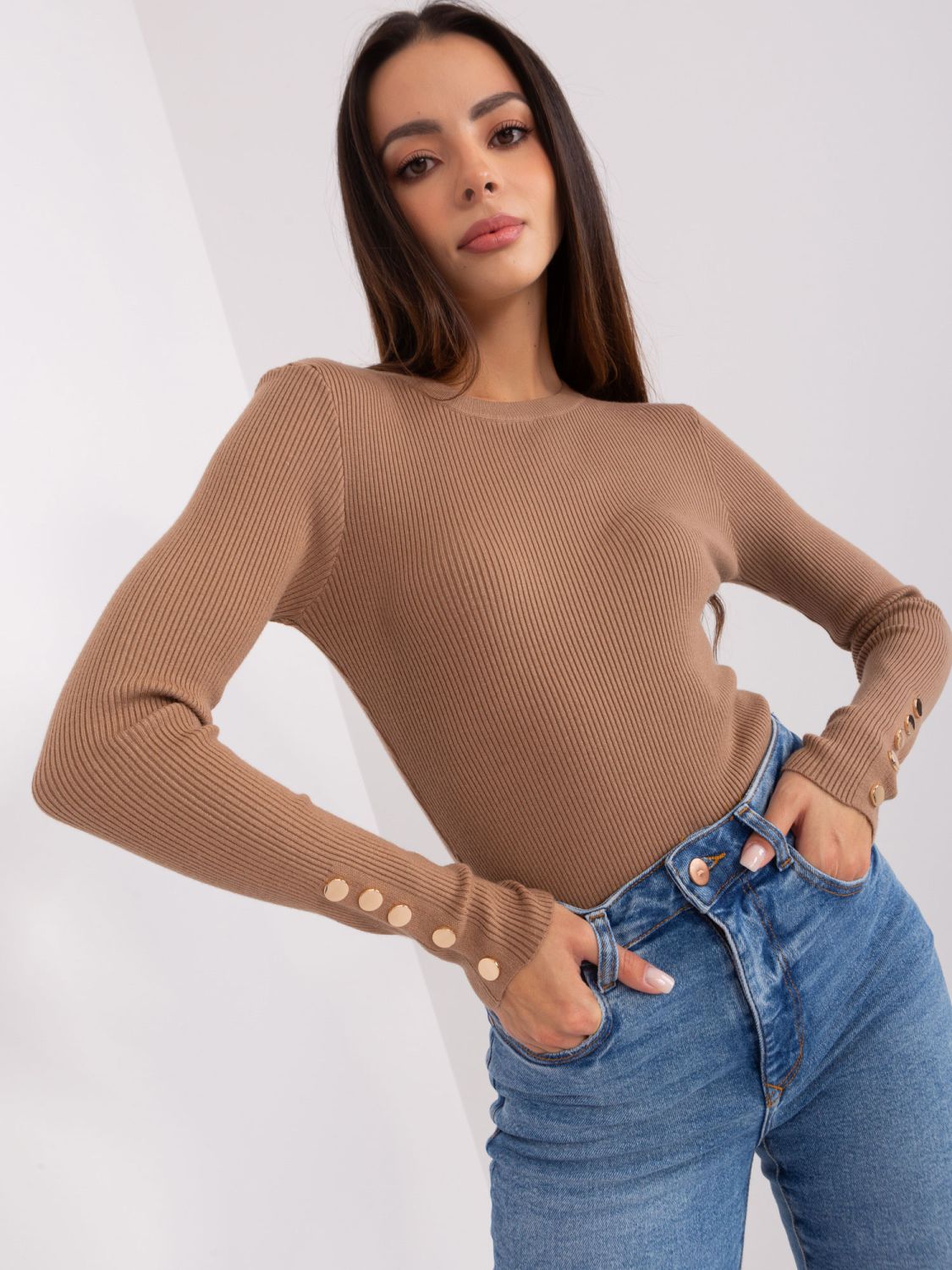 Klassischer Damenpullover in Camel mit Knöpfen