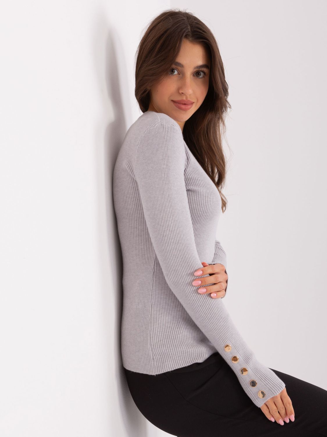 Grau klassischer Pullover mit Knöpfen an den Ärmeln