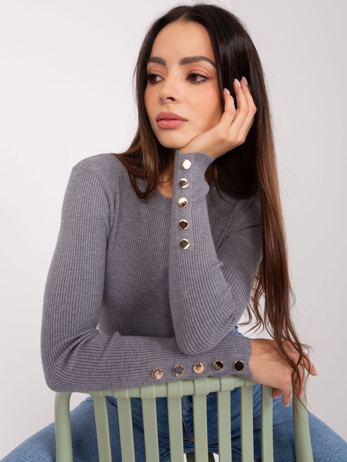 Eleganter dunkelgrauer figurbetonter Pullover