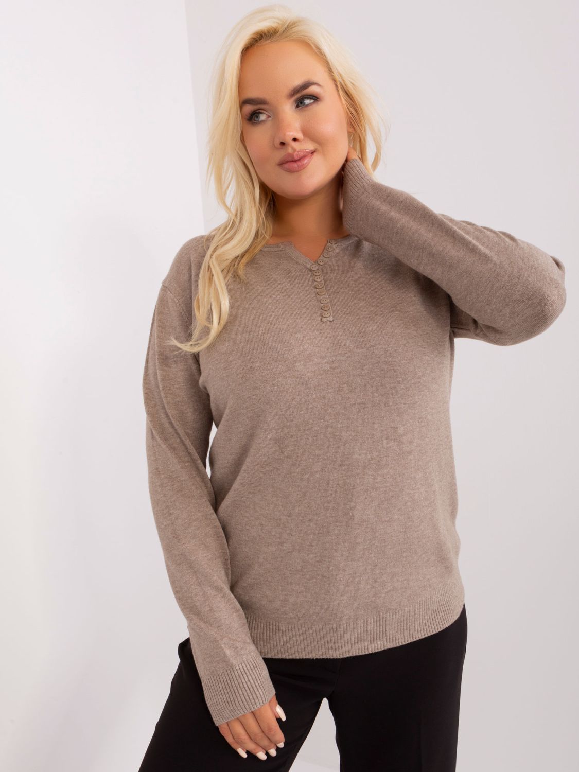 Beiger Plus-Size-Pullover mit Knöpfen