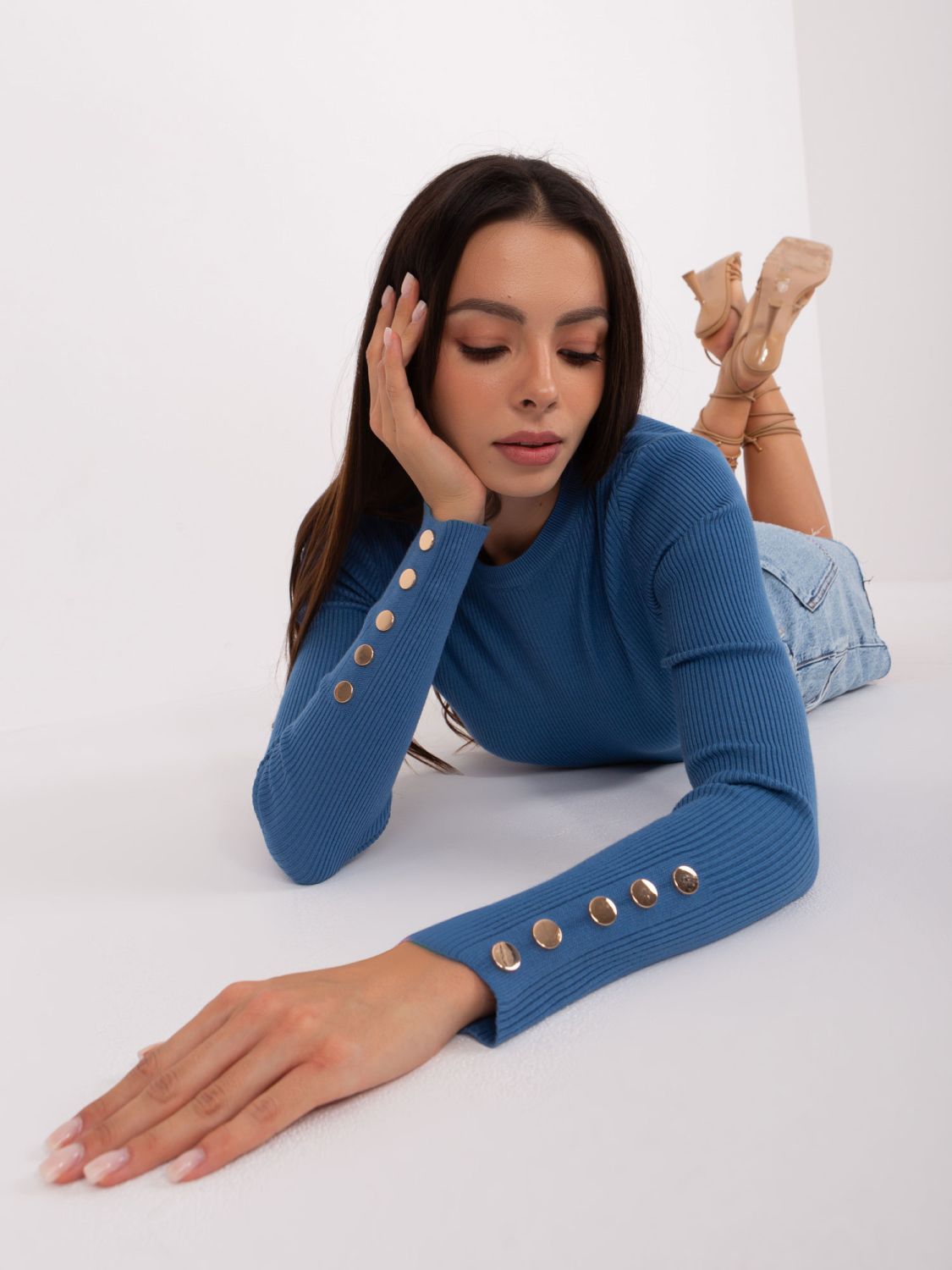 Dunkelblauer figurbetonter klassischer Pullover