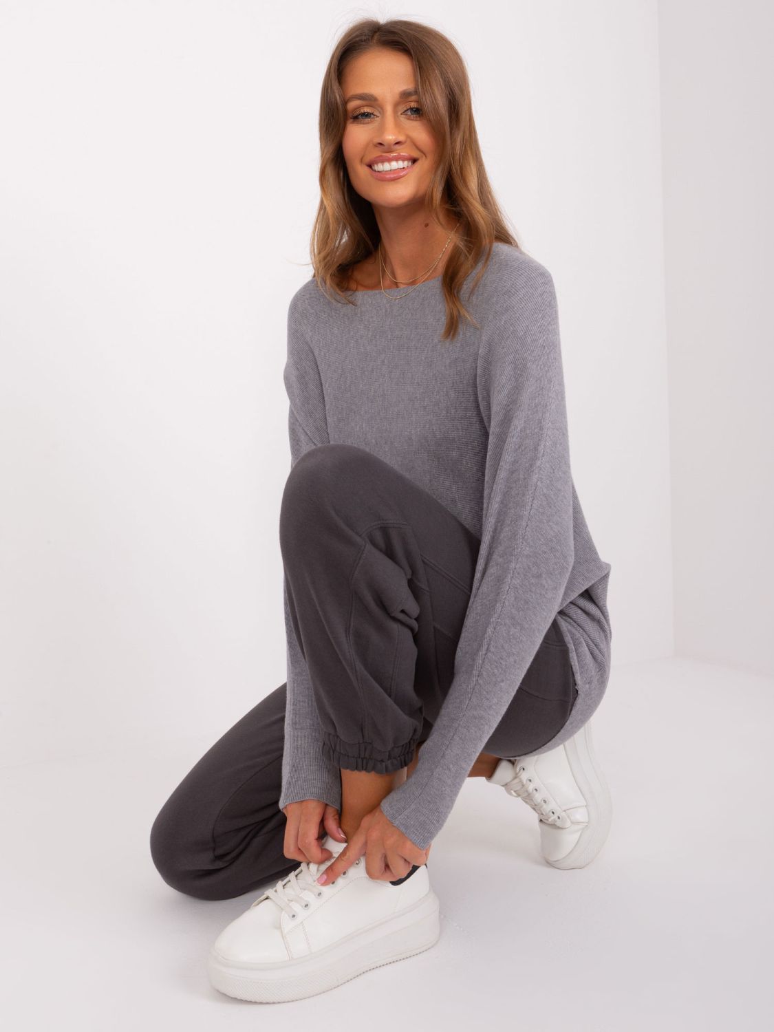 Grau Oversize Pullover mit Bootsausschnitt