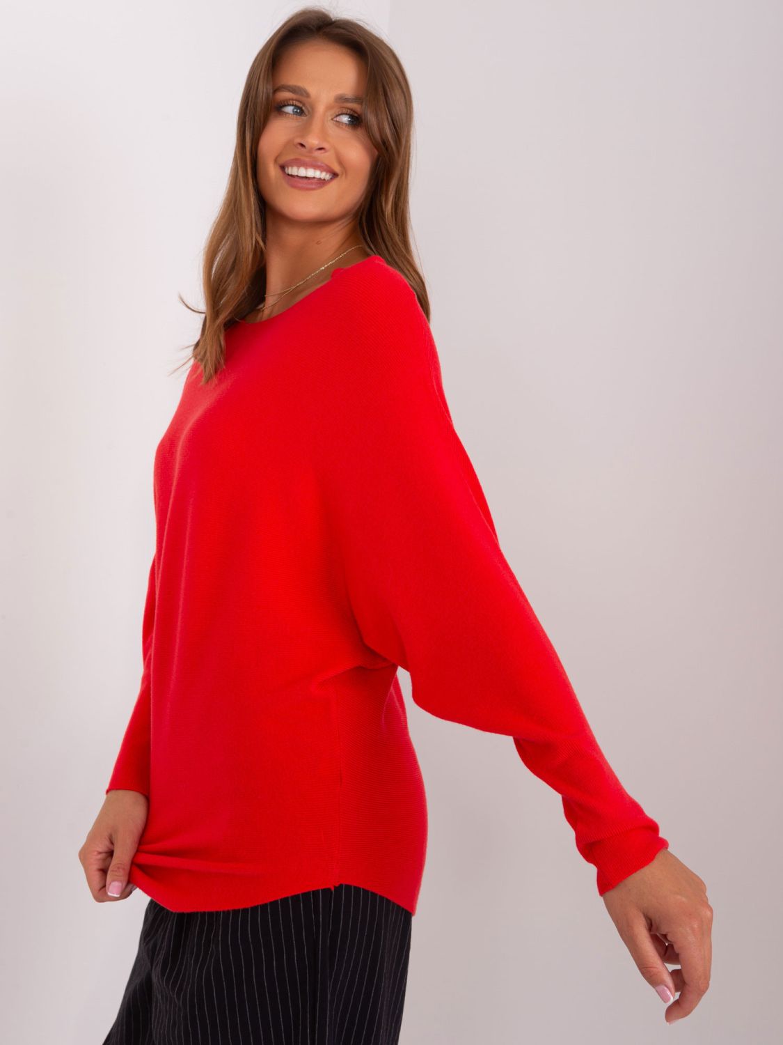 Roter Oversize-Pullover mit Fledermausärmeln