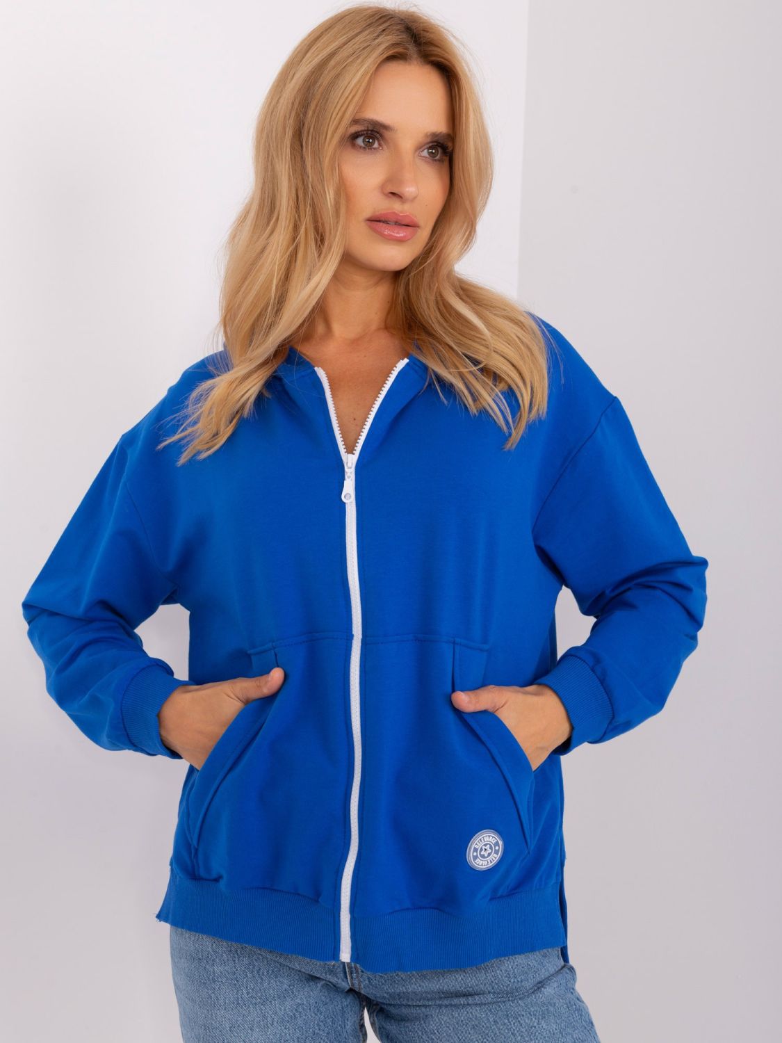 Dunkelblaue Damenjacke mit Kapuze