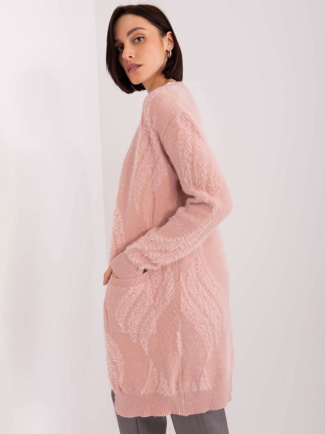 Helle rosa Damenstrickjacke mit Taschen