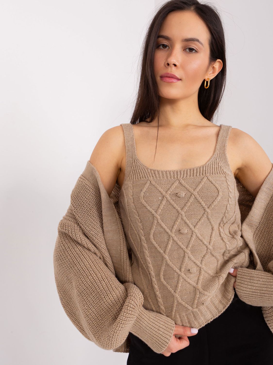 Beiger Komplett mit kurzem Cardigan