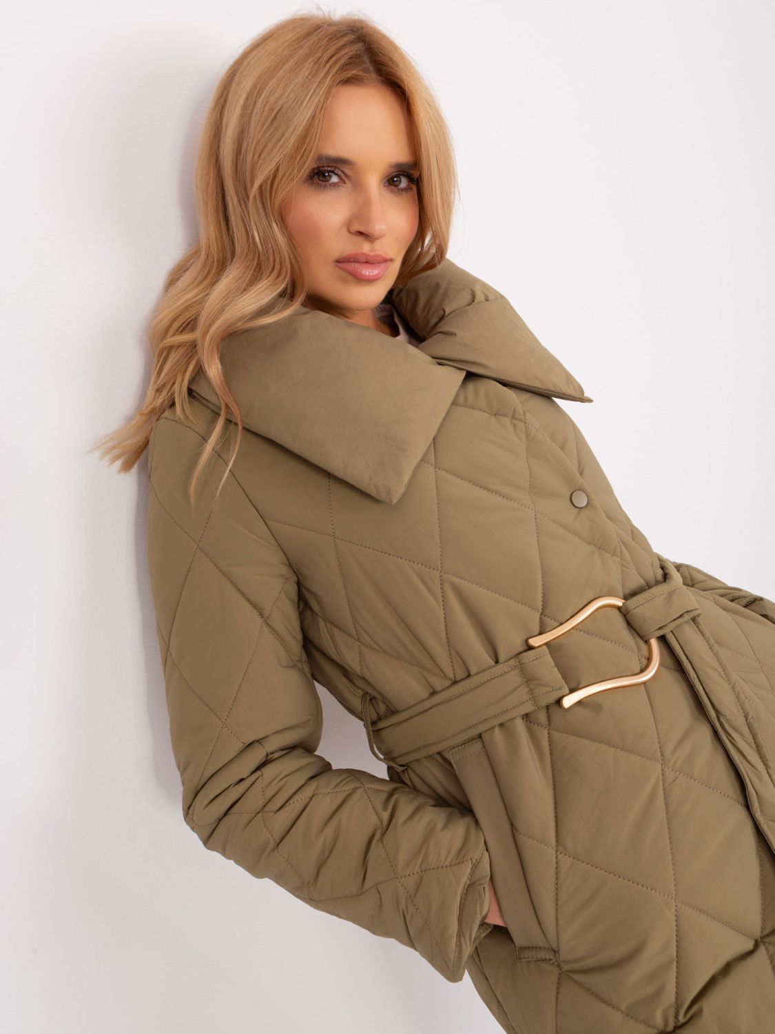 Khaki lange Winterjacke mit Steppung