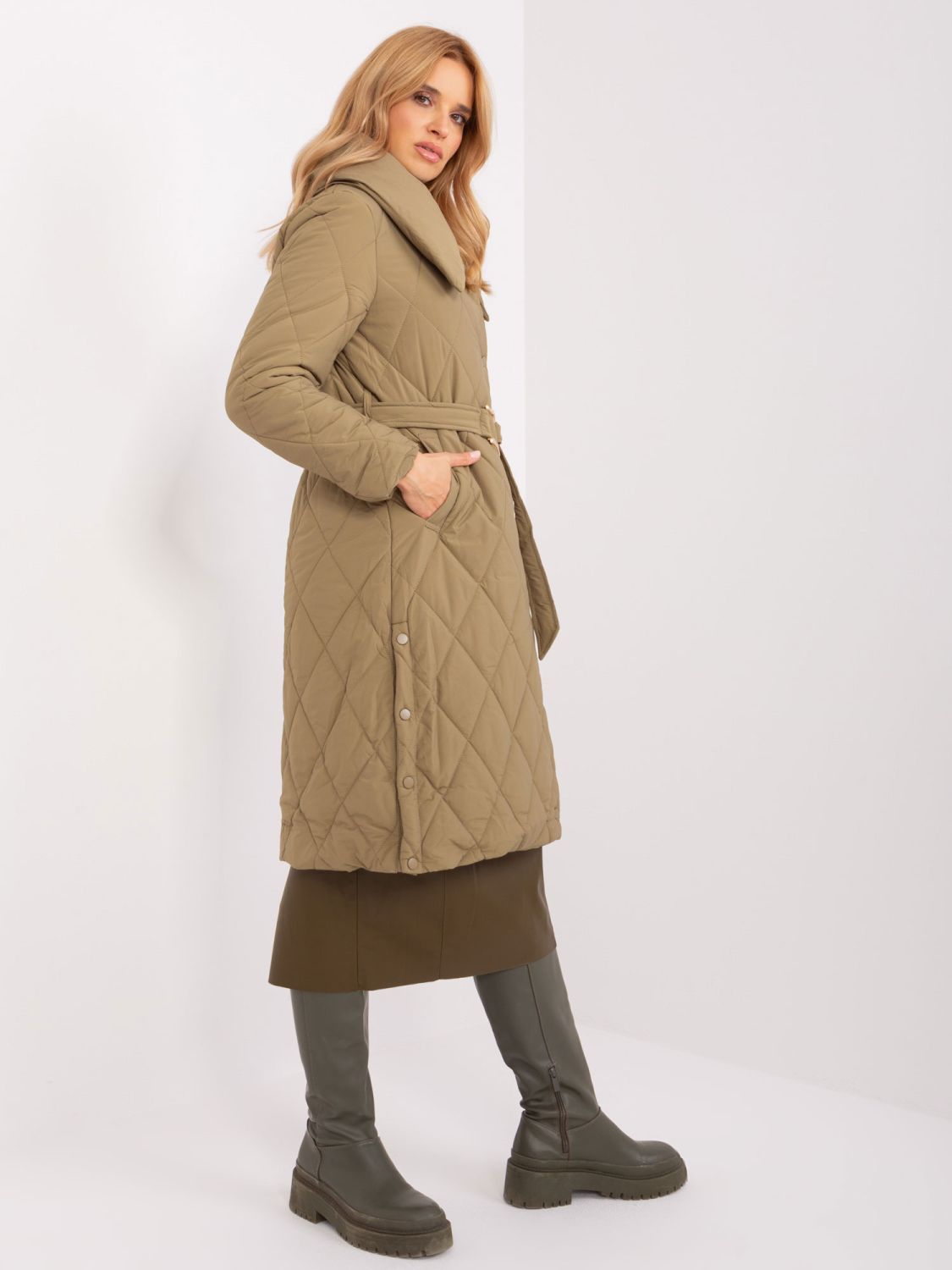 Khaki lange Winterjacke mit Steppung
