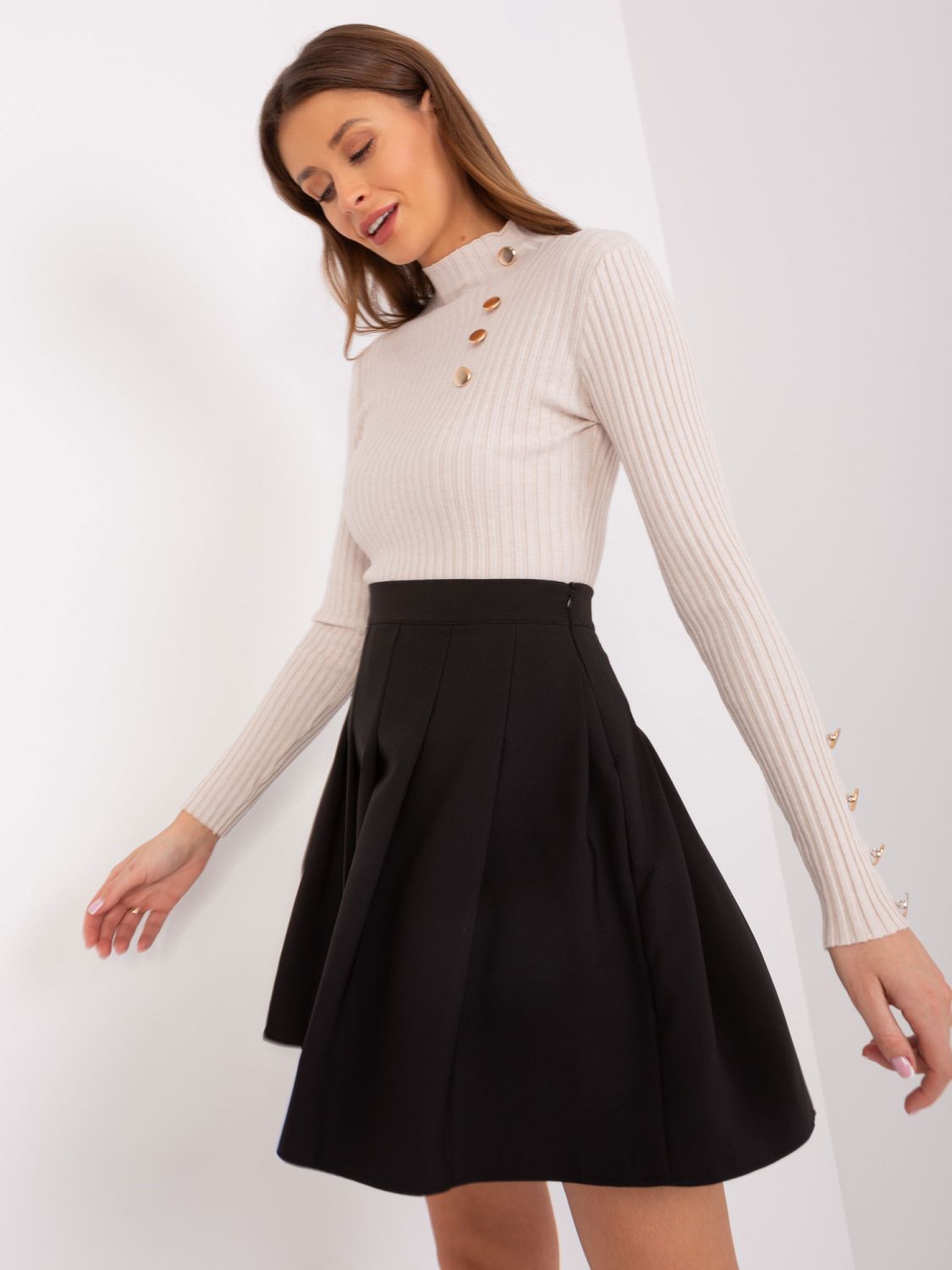 Eleganter schwarzer ausgestellter Rock