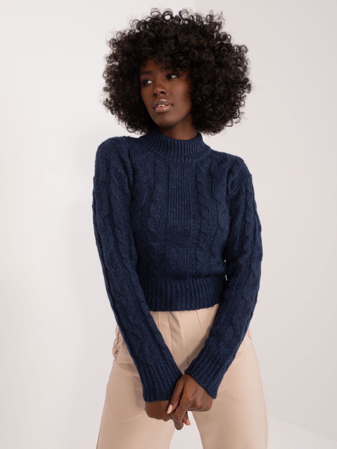 Eleganter blauer Pullover mit langen Ärmeln