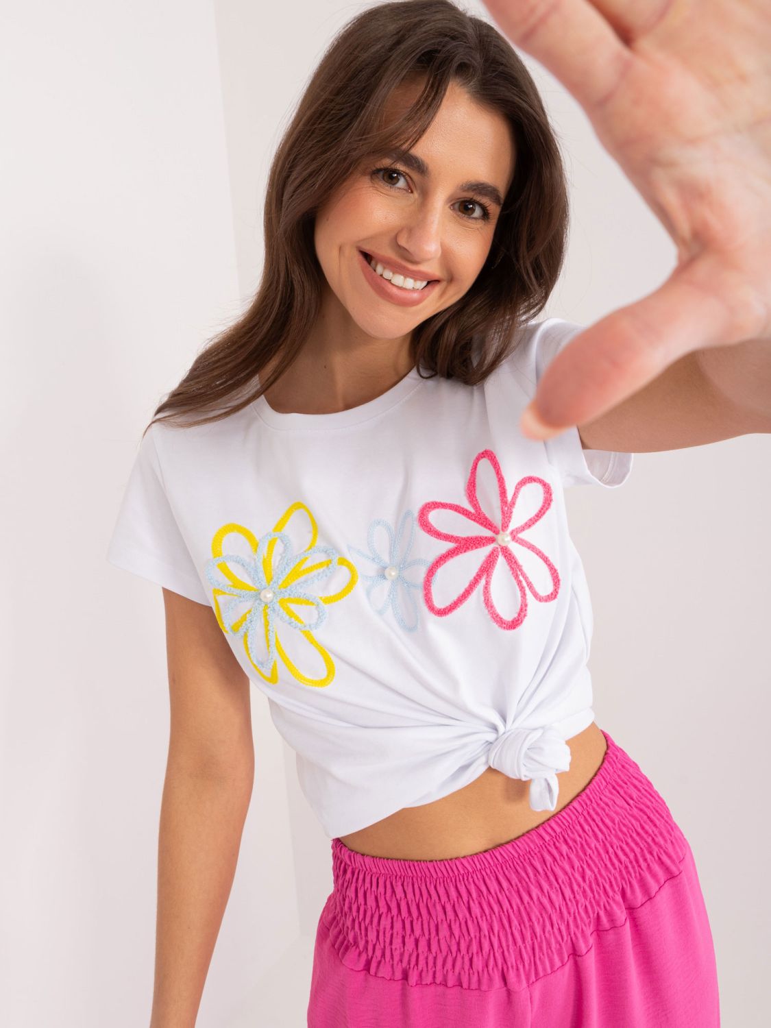 Weißes T-Shirt mit Applikation