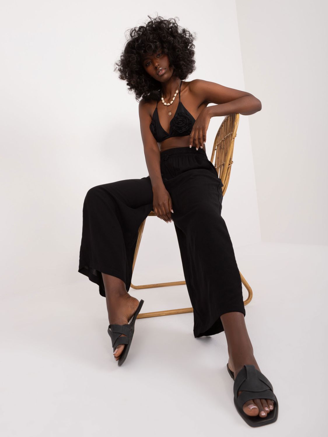 Stylische schwarze Palazzo-Hosen