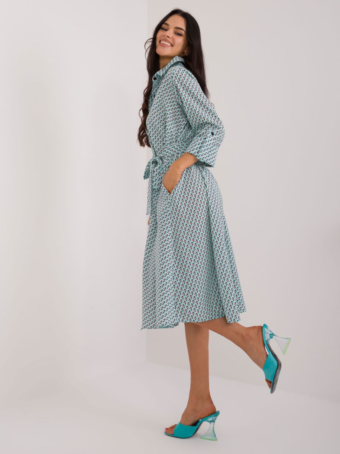 Ausgestellte Midi-Kleid mit 3/4-Ärmeln
