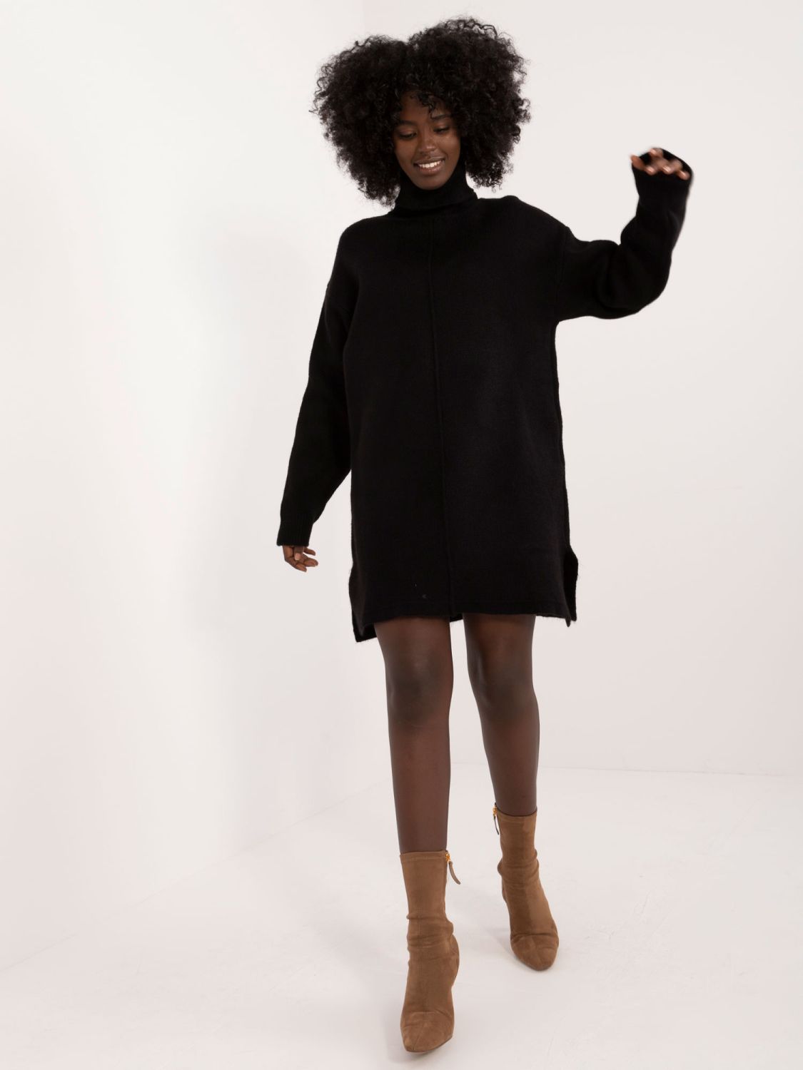 Elegantes schwarzes Mini-Kleid mit langen Ärmeln