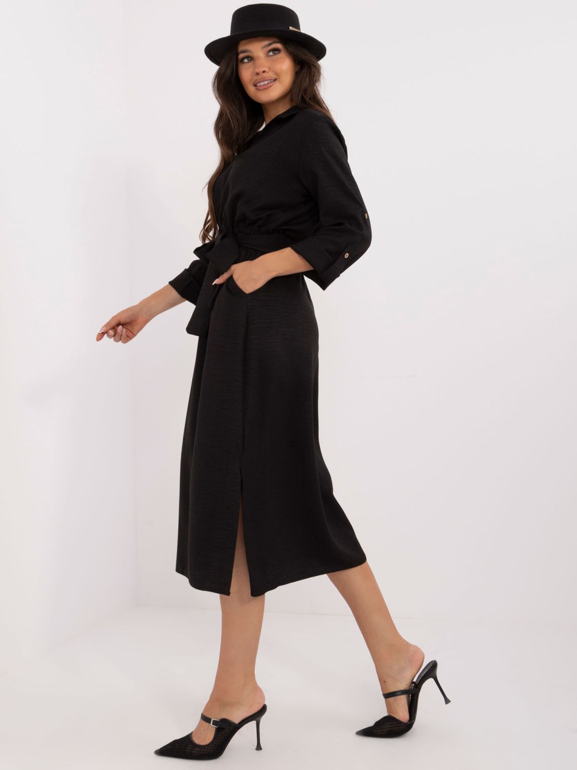 Elegantes schwarzes ausgestelltes Kleid
