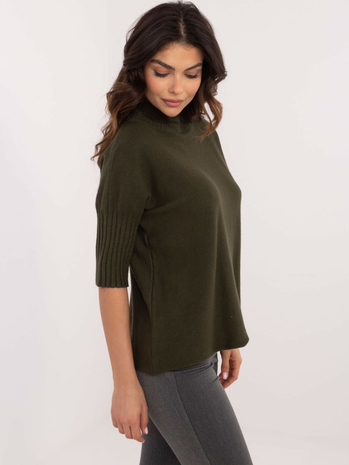 Stylischer khaki Pullover mit Rollkragen