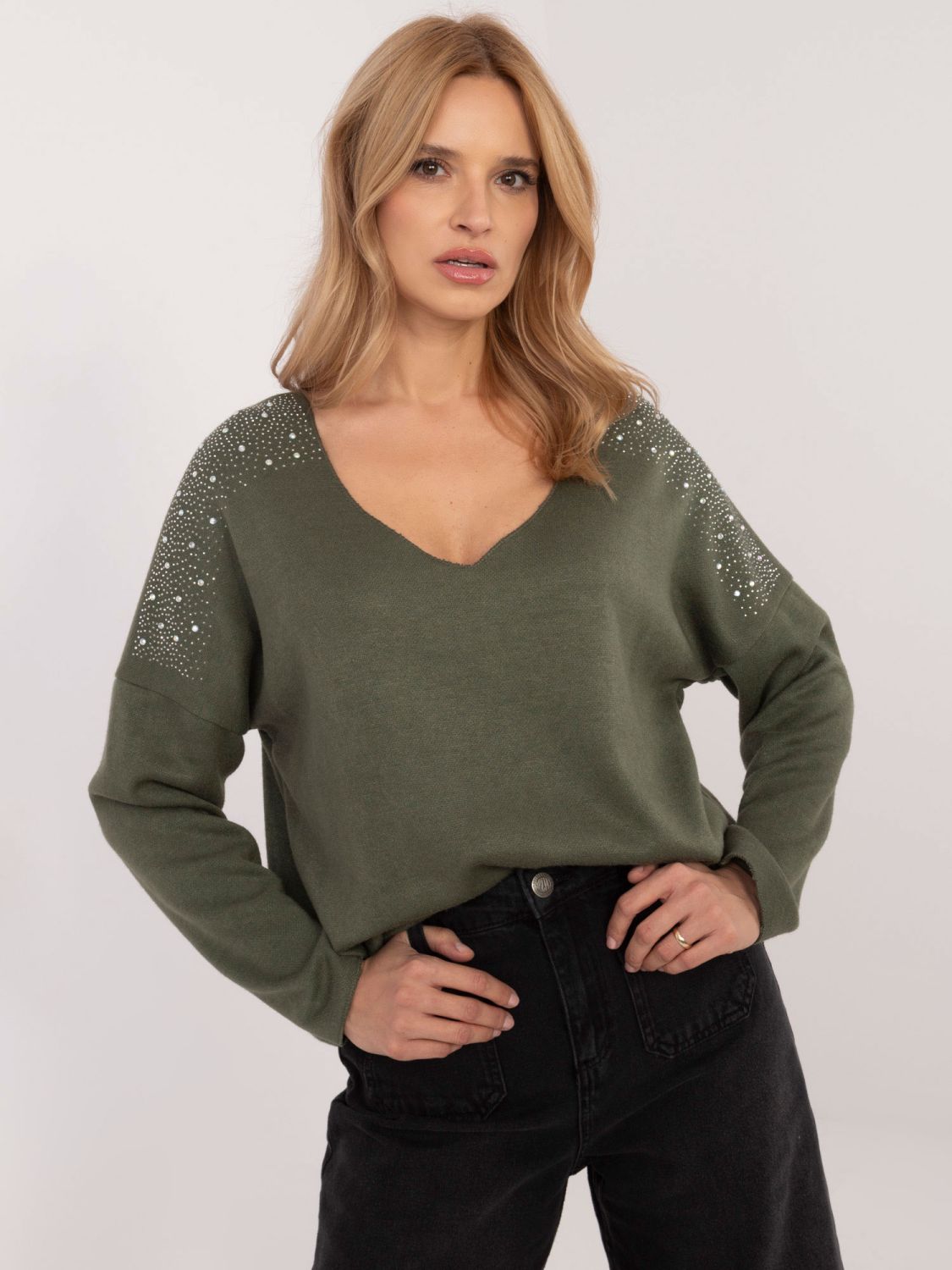 Eleganter khaki Pullover mit Applikation