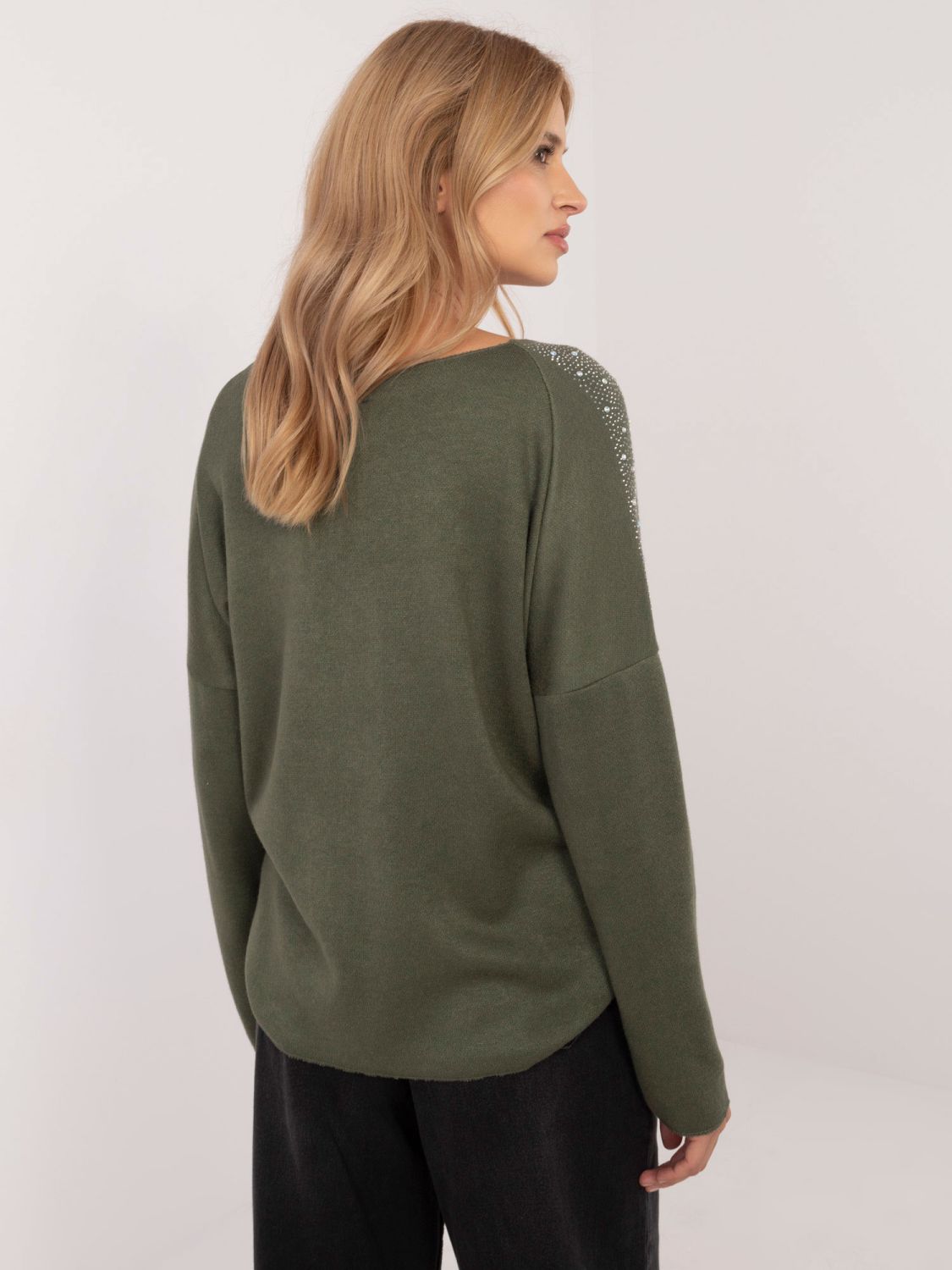 Eleganter khaki Pullover mit Applikation