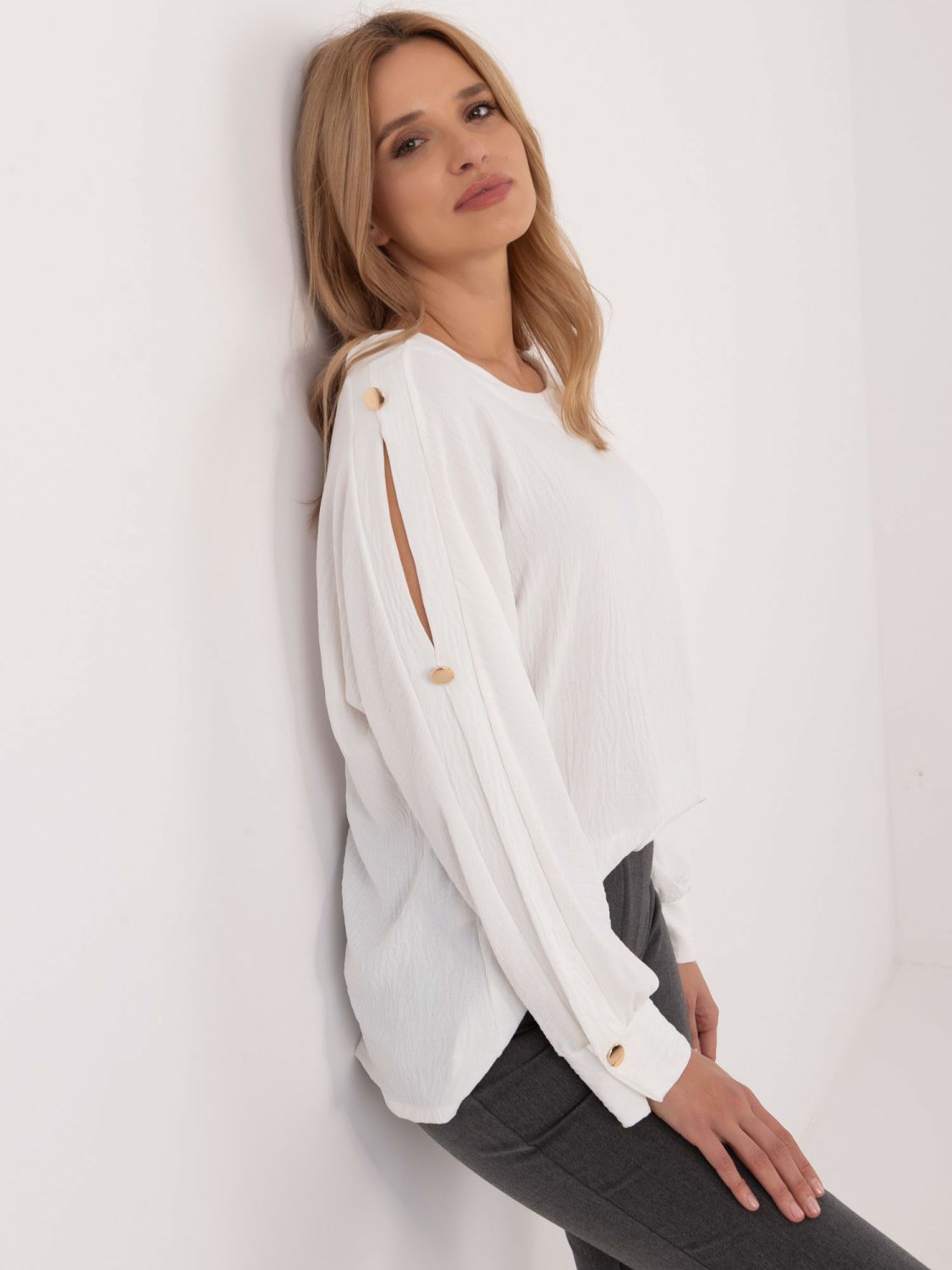 Elegante weiße Bluse mit langen Ärmeln