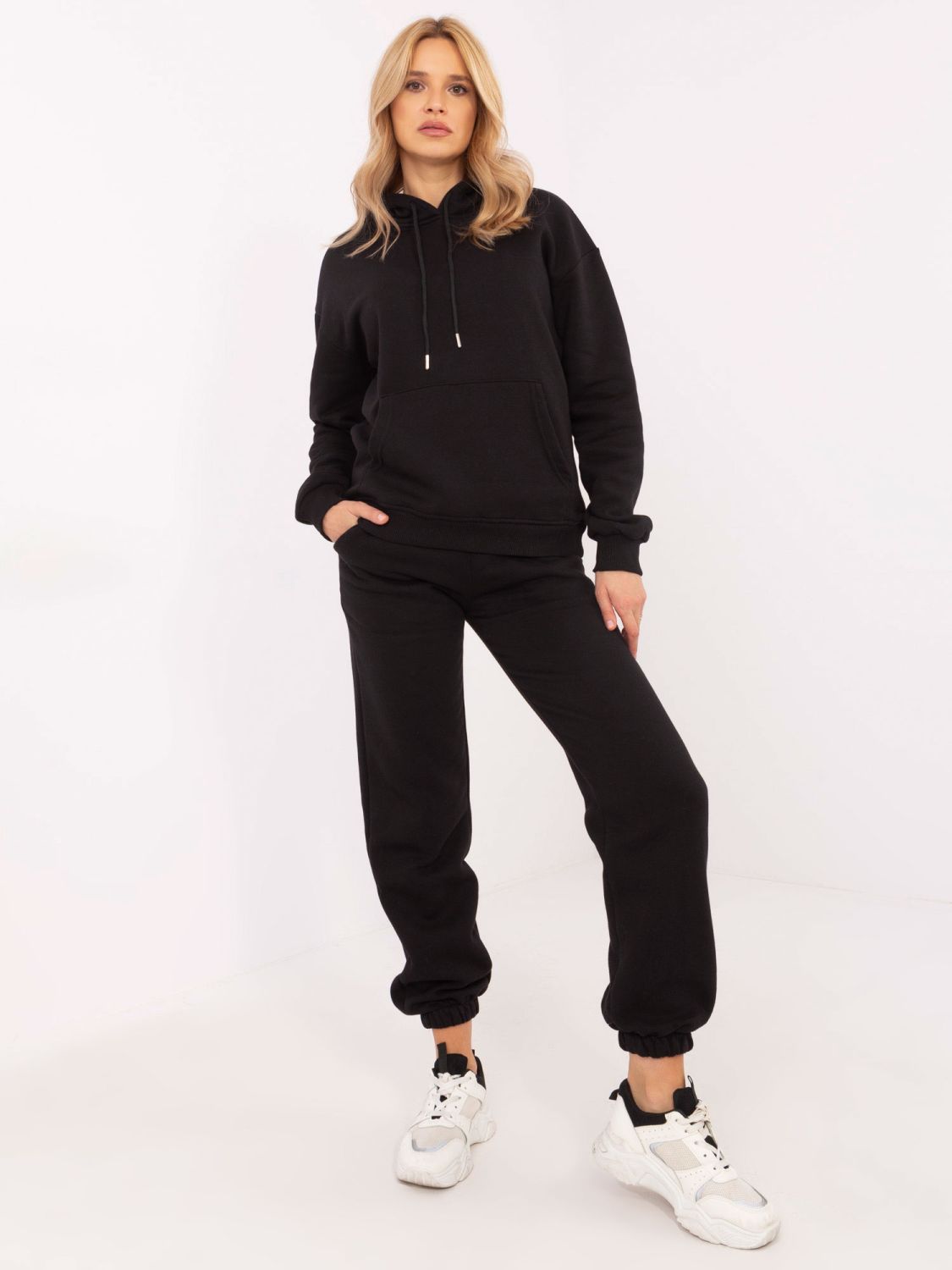 Stylisches schwarzes Set