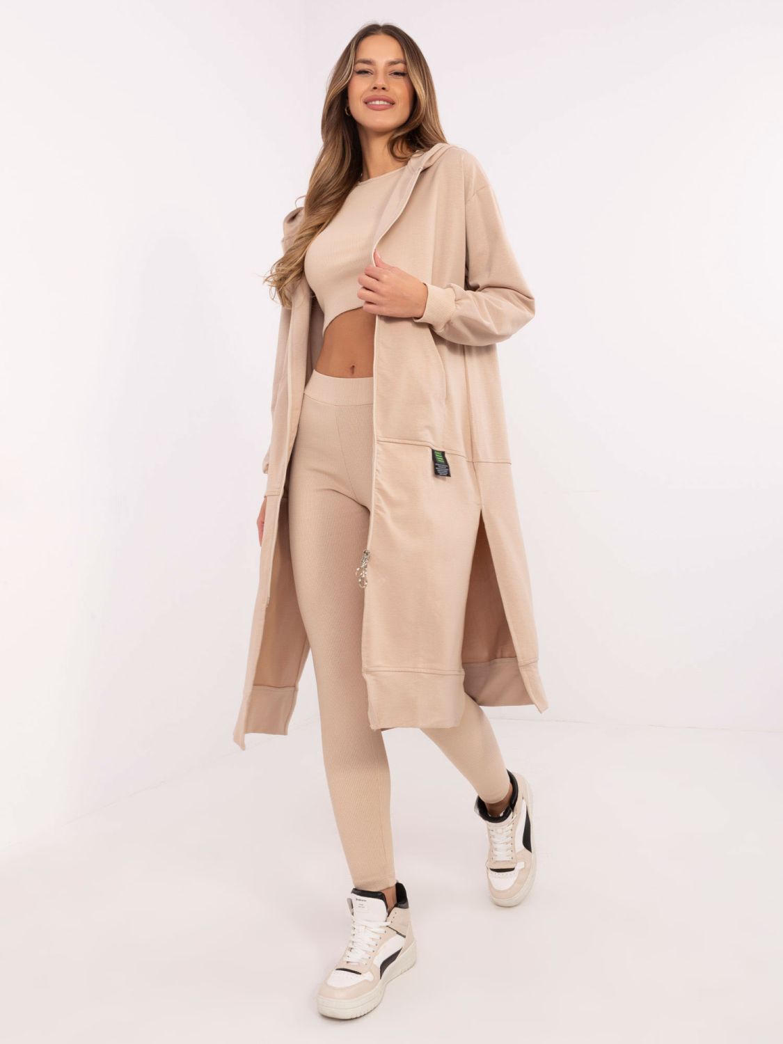 Beige Komplett mit langen Ärmeln