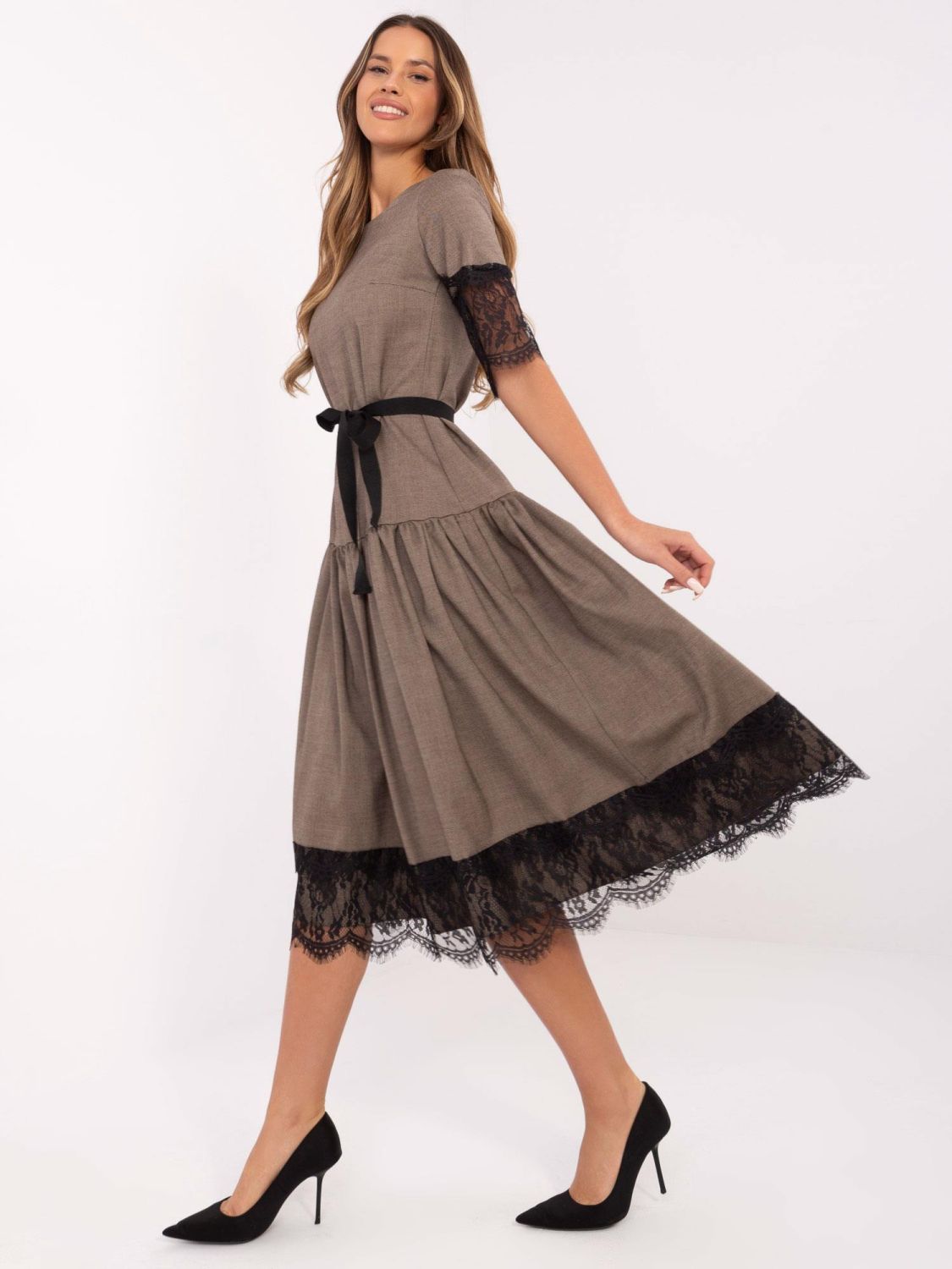 Beige ausgestellte Kleid mit Spitze