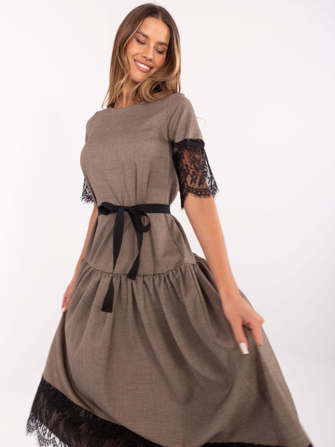 Beige ausgestellte Kleid mit Spitze