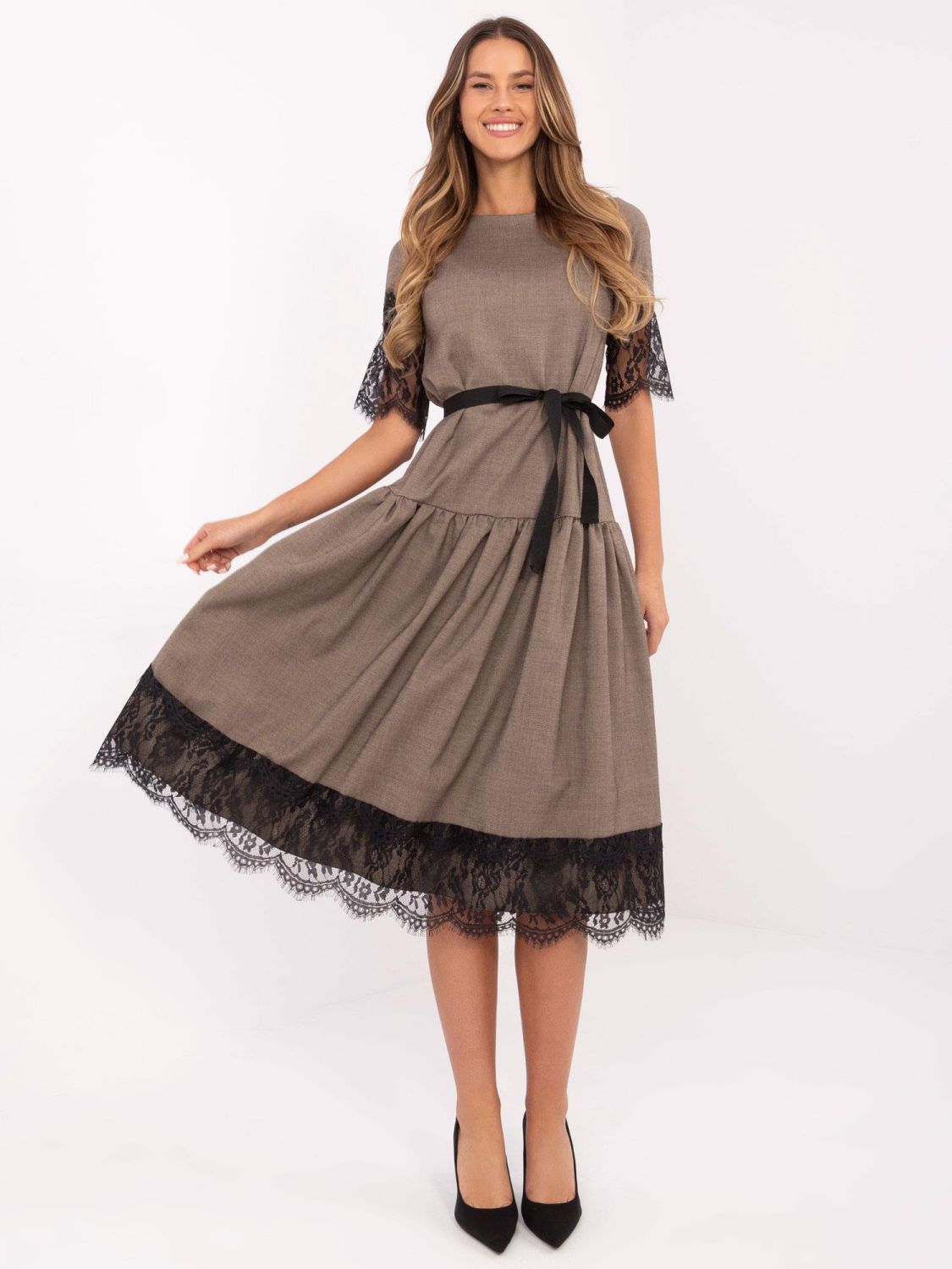 Beige ausgestellte Kleid mit Spitze