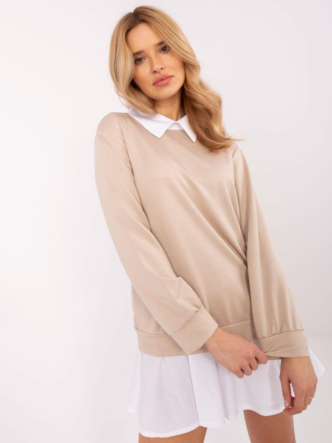 Beige Bluse mit langen Ärmeln