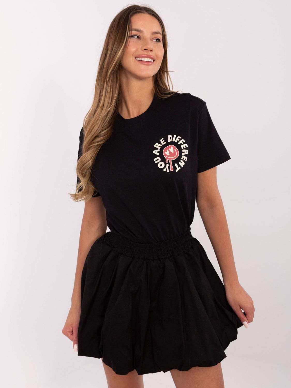 Stylisches graues T-Shirt mit kurzen Ärmeln