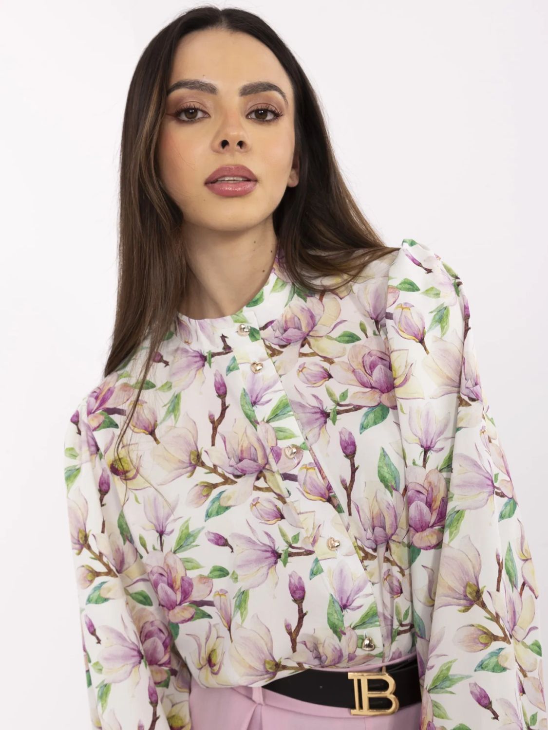 Elegante weiße Bluse mit Blumenmuster