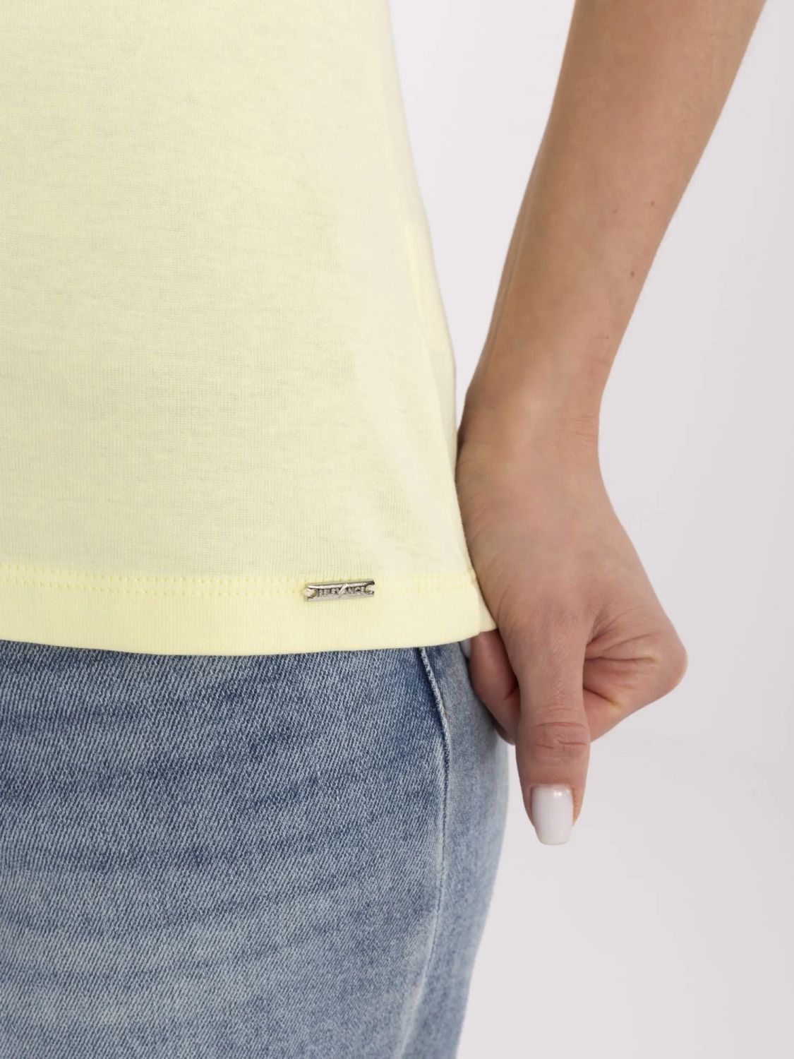 Gelbes T-Shirt mit kurzen Ärmeln