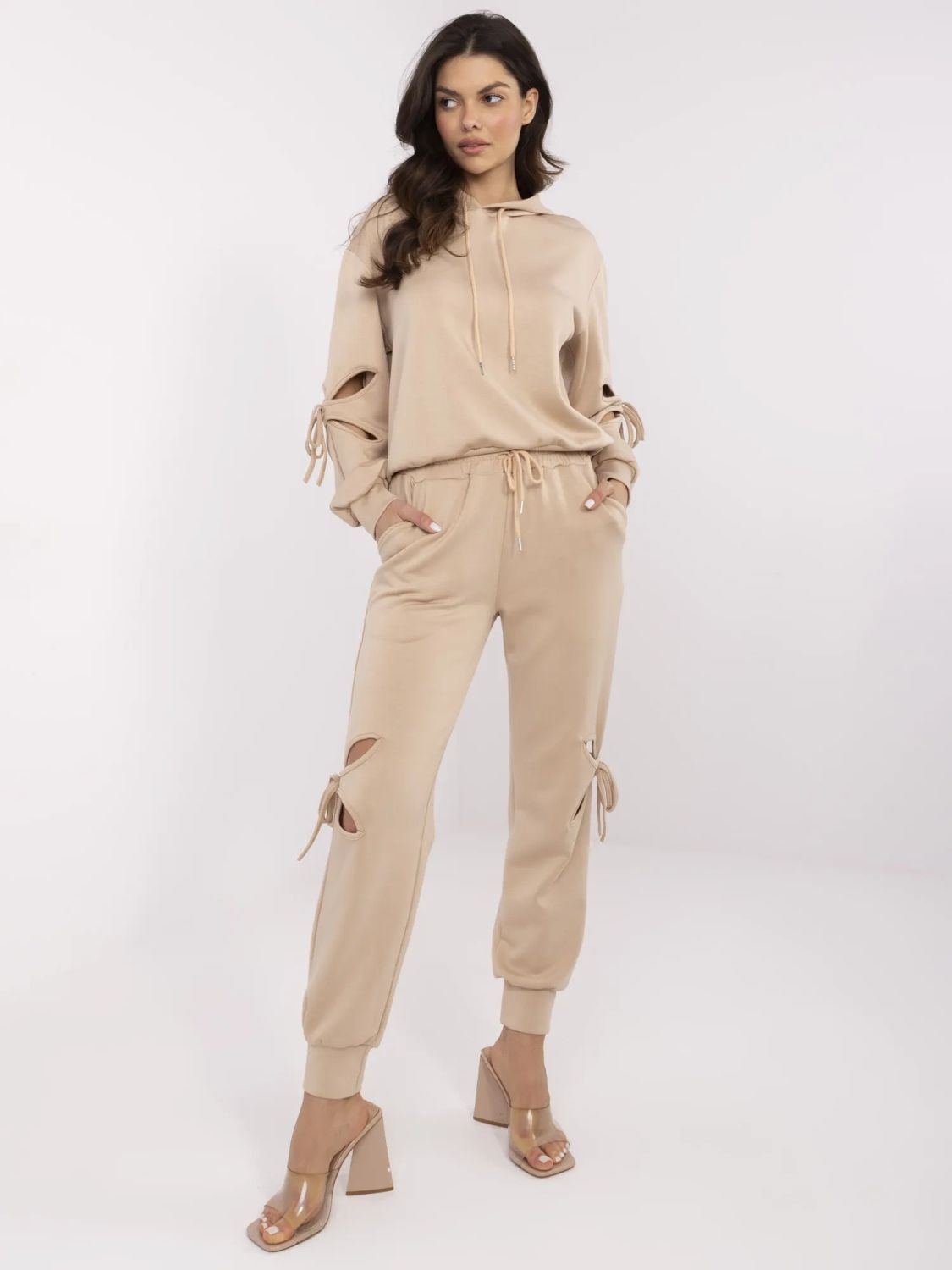 Beige Komplett mit langen Ärmeln