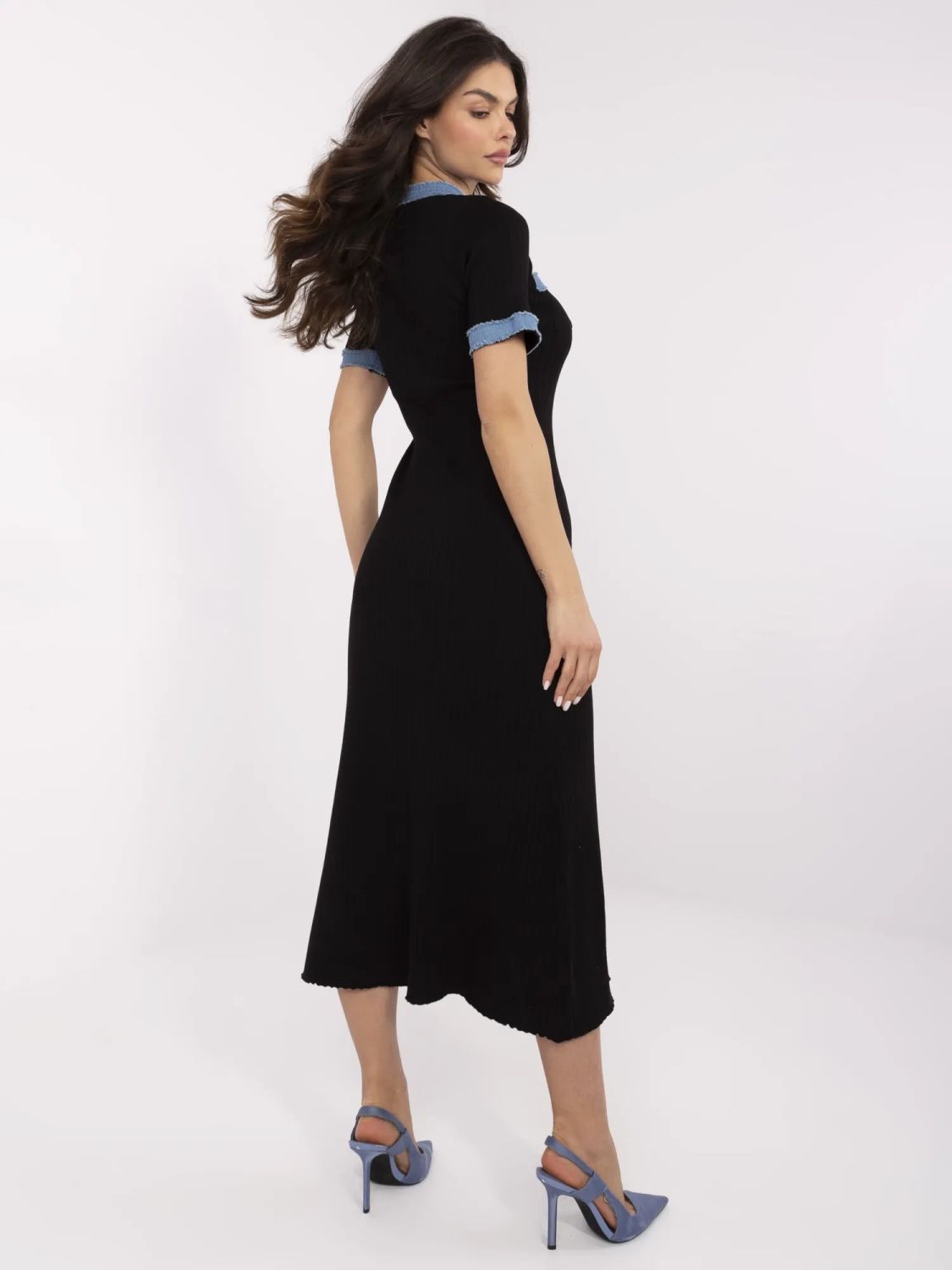 Elegantes schwarzes Midi-Kleid