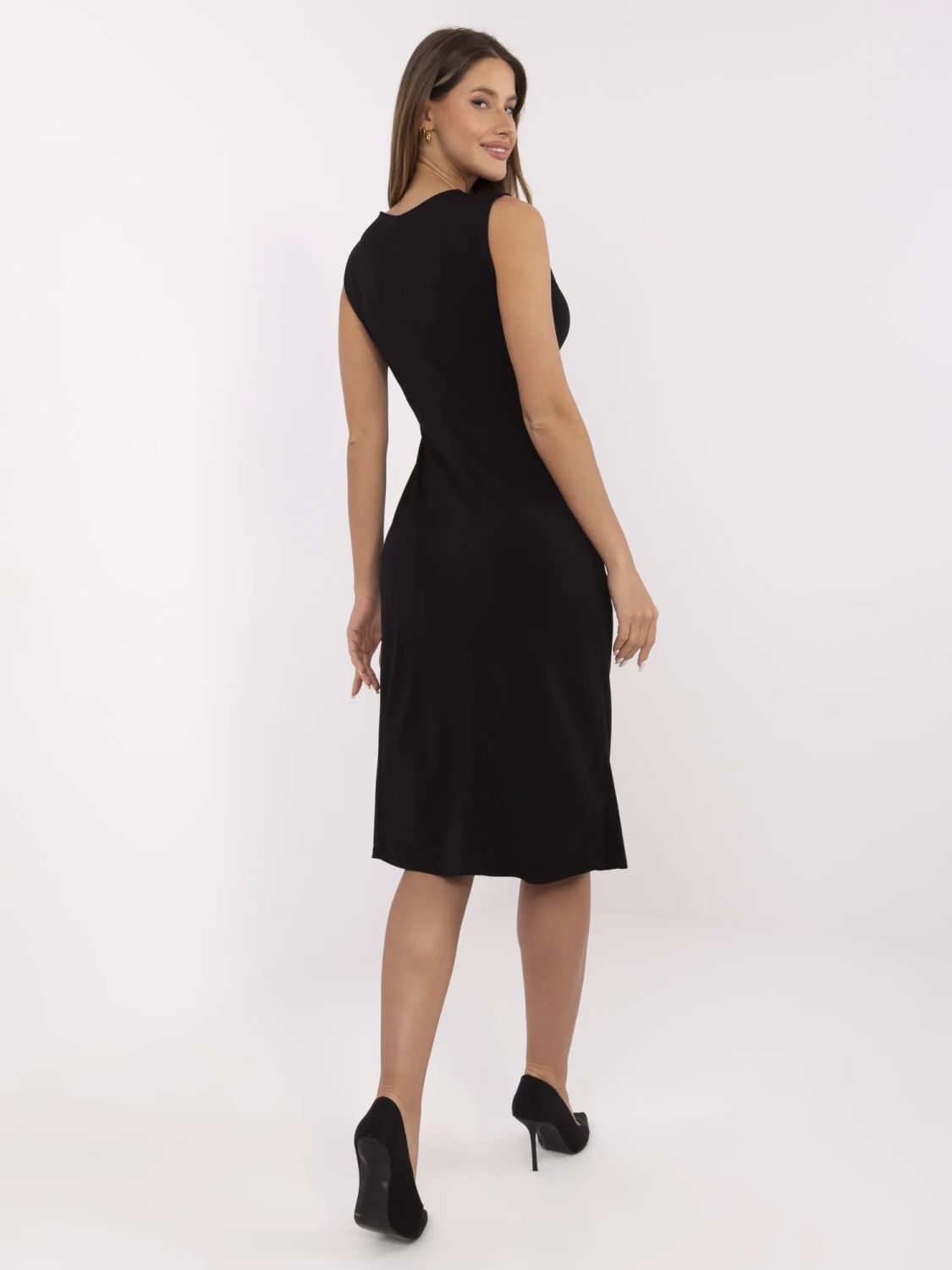 Elegantes Midi-Kleid mit Brosche