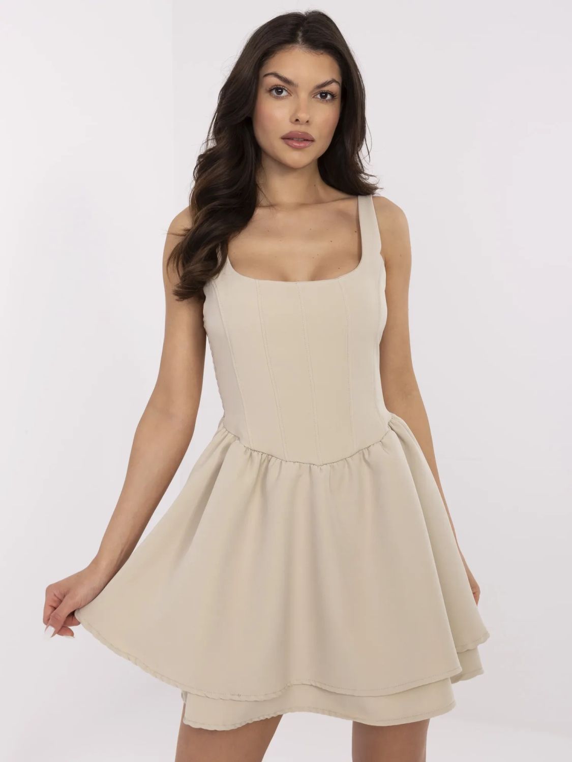 Beige Cocktailkleid mit Volants