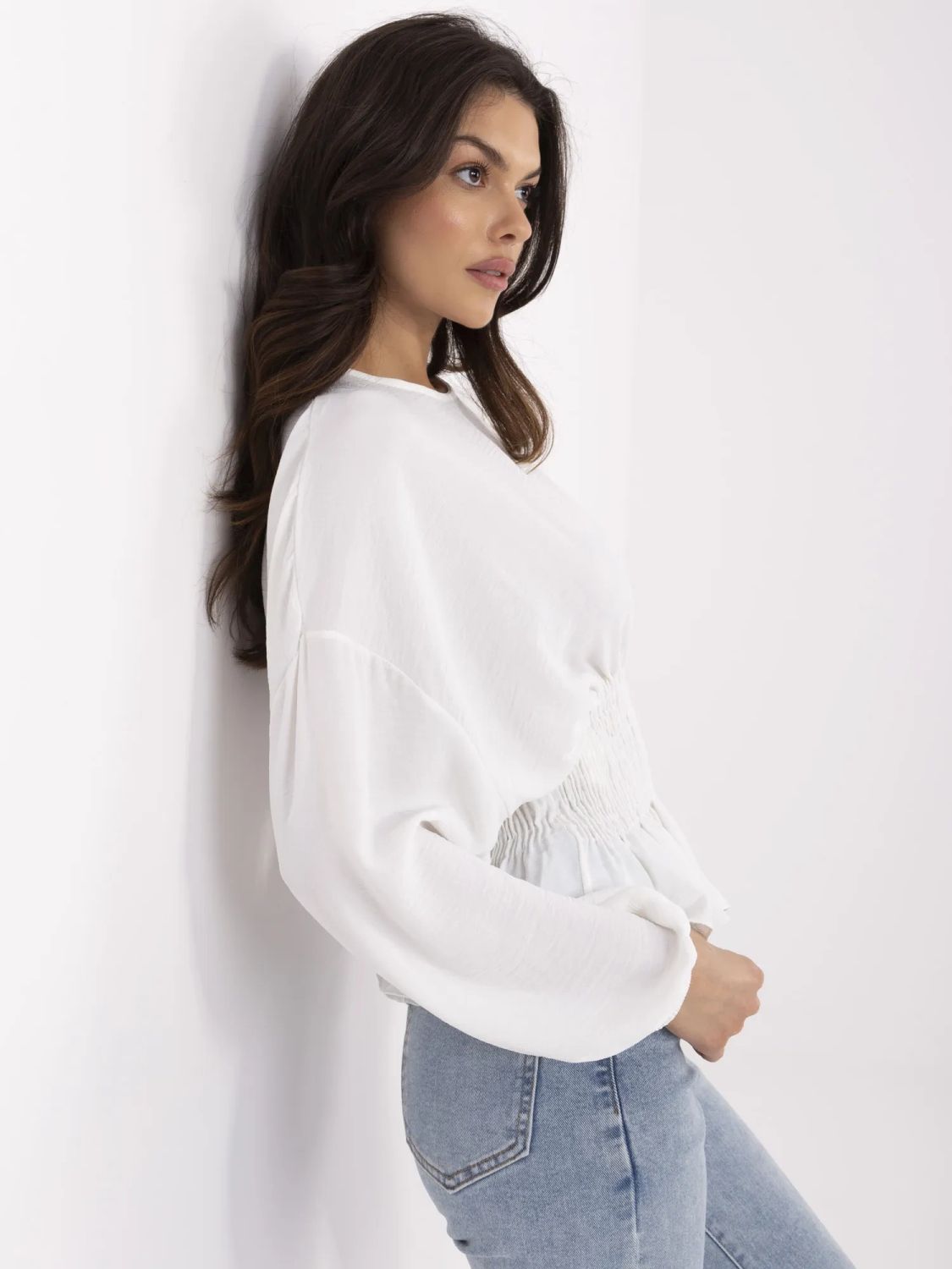 Elegante weiße Bluse mit langen Ärmeln