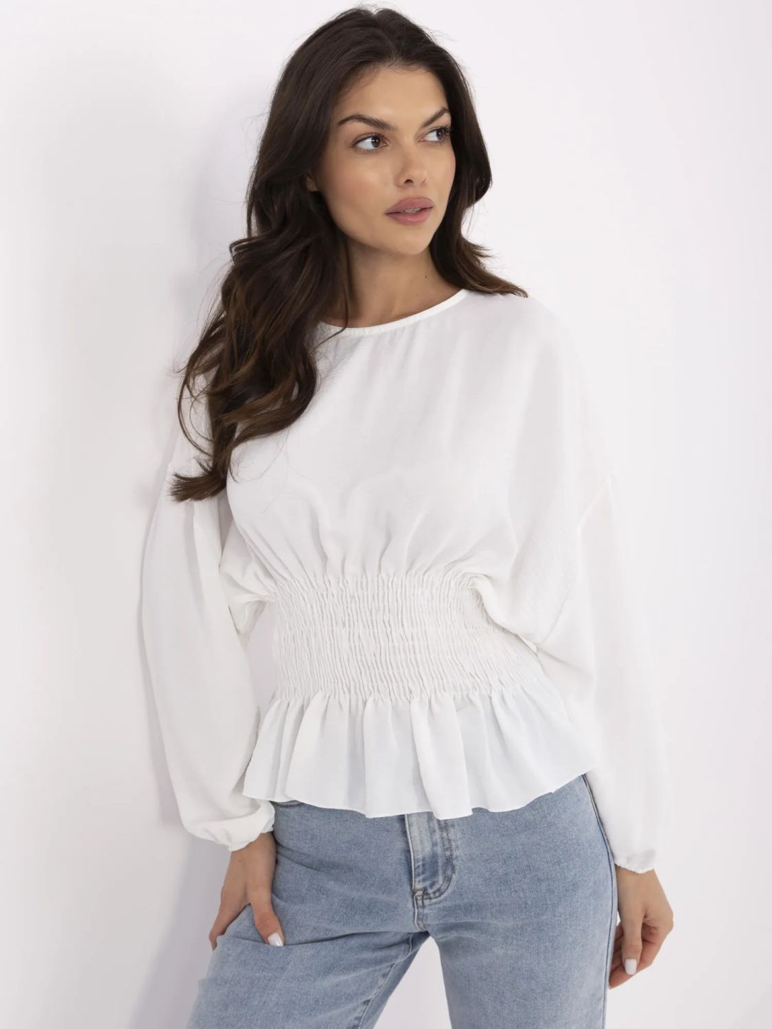 Elegante weiße Bluse mit langen Ärmeln