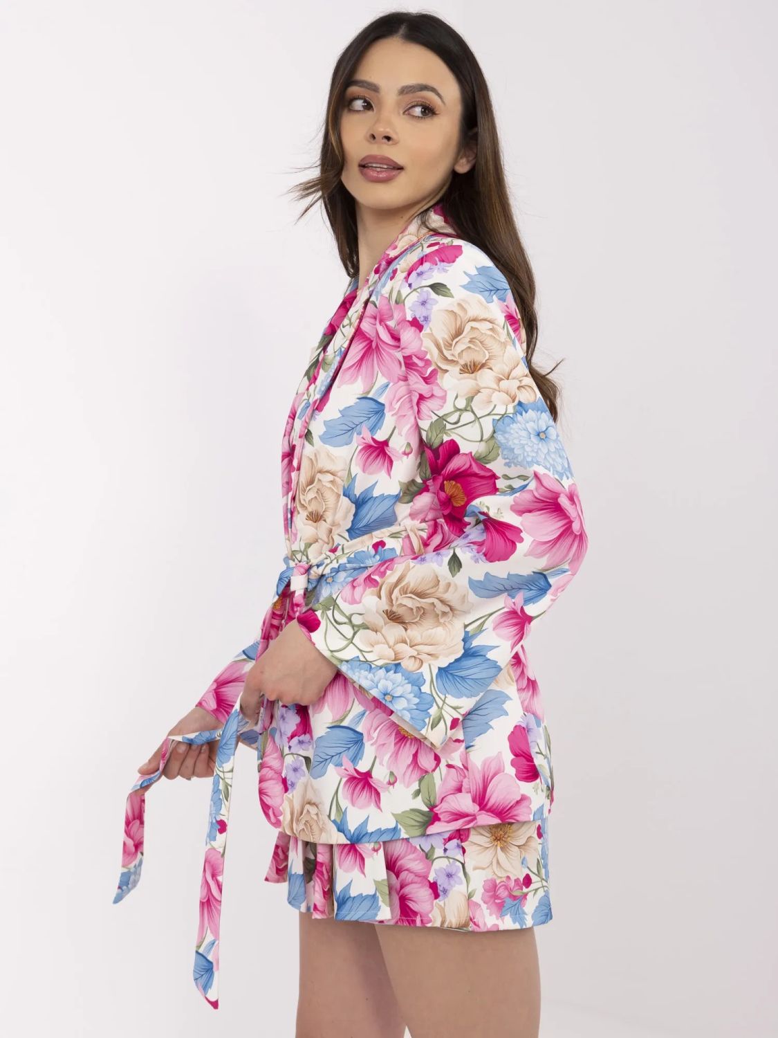 Eleganter rosa Komplett mit Blumenmuster