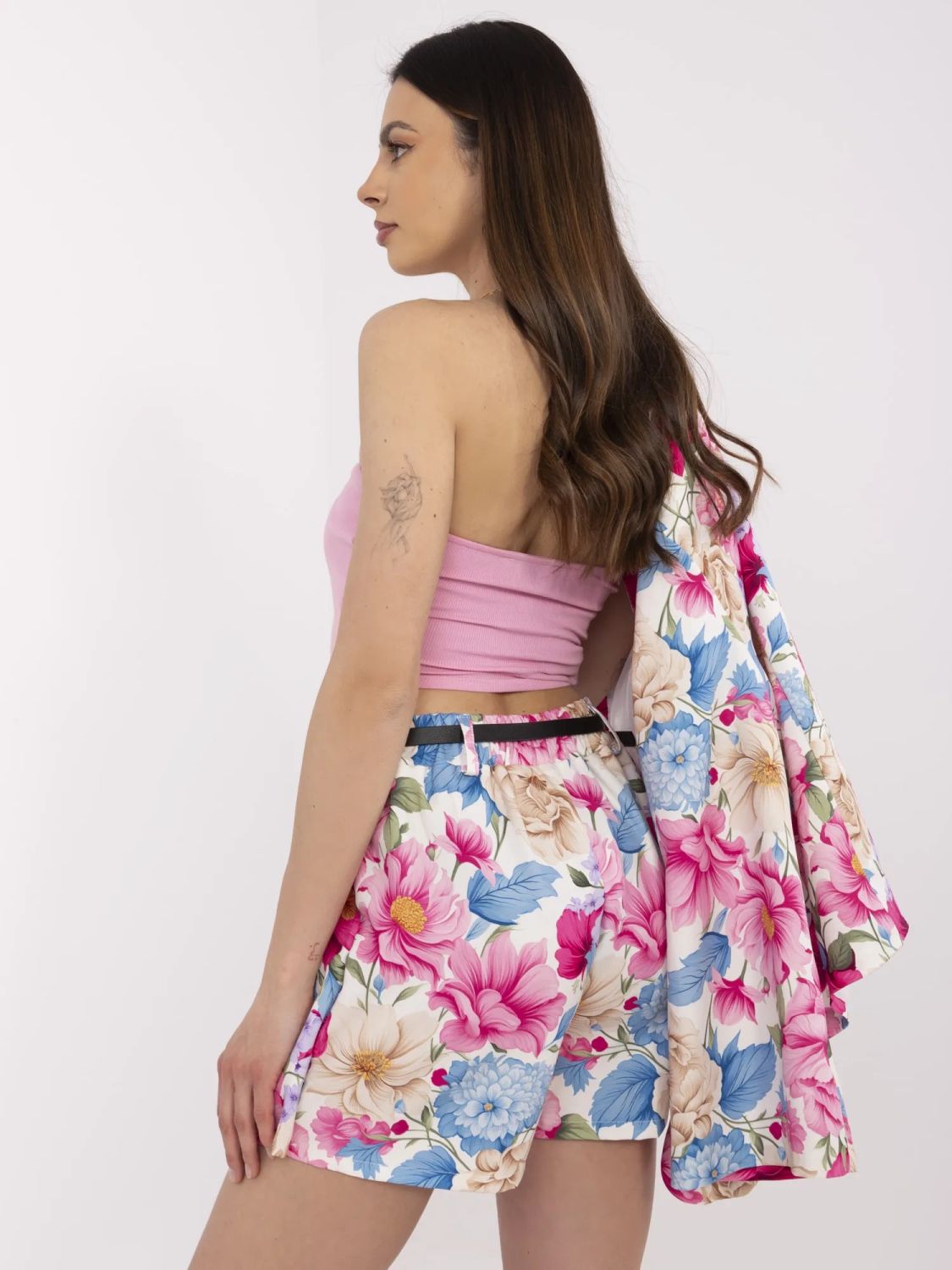 Eleganter rosa Komplett mit Blumenmuster