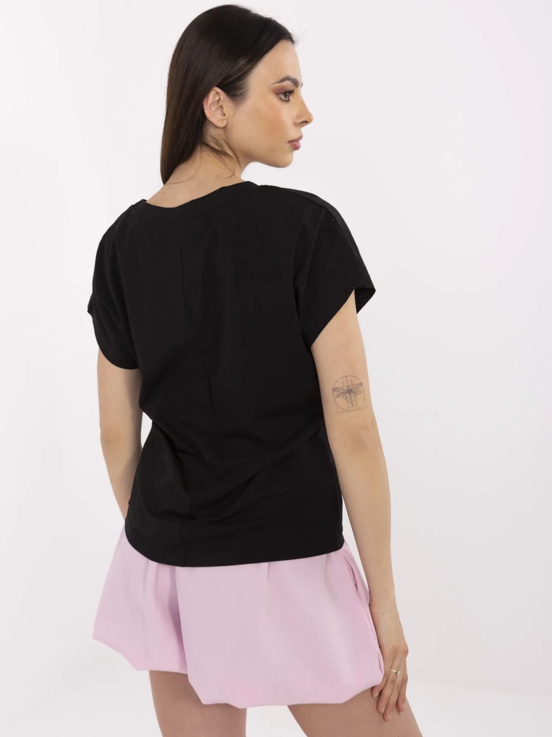 Stylisches schwarzes T-Shirt mit Applikation