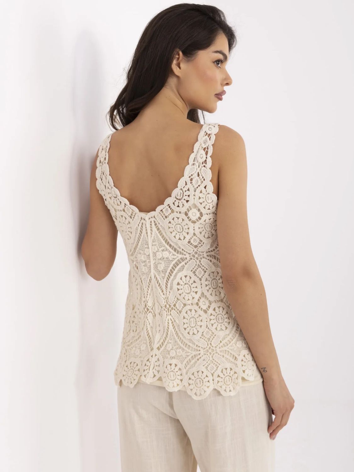 Beige Bluse mit V-Ausschnitt