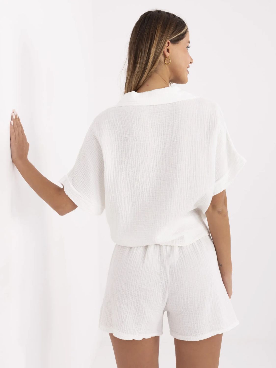 Weiße Bluse mit kurzen Ärmeln