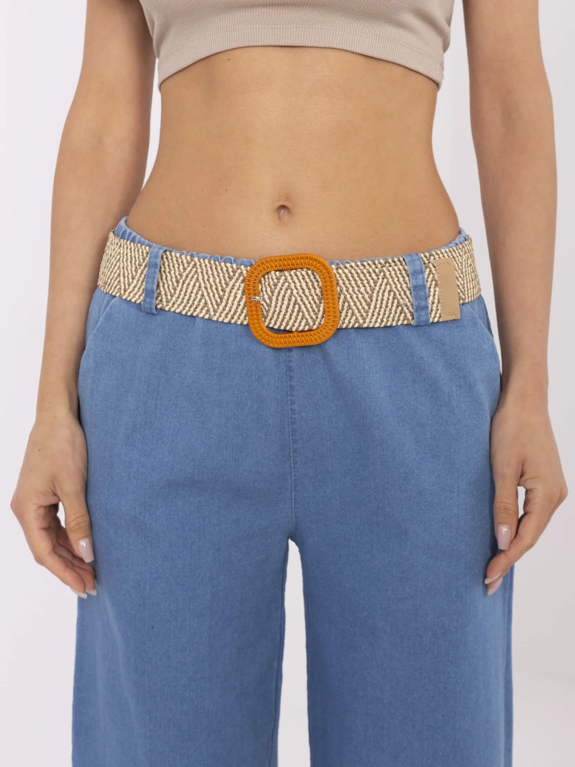 Stylische blaue Jeans mit hohem Bund