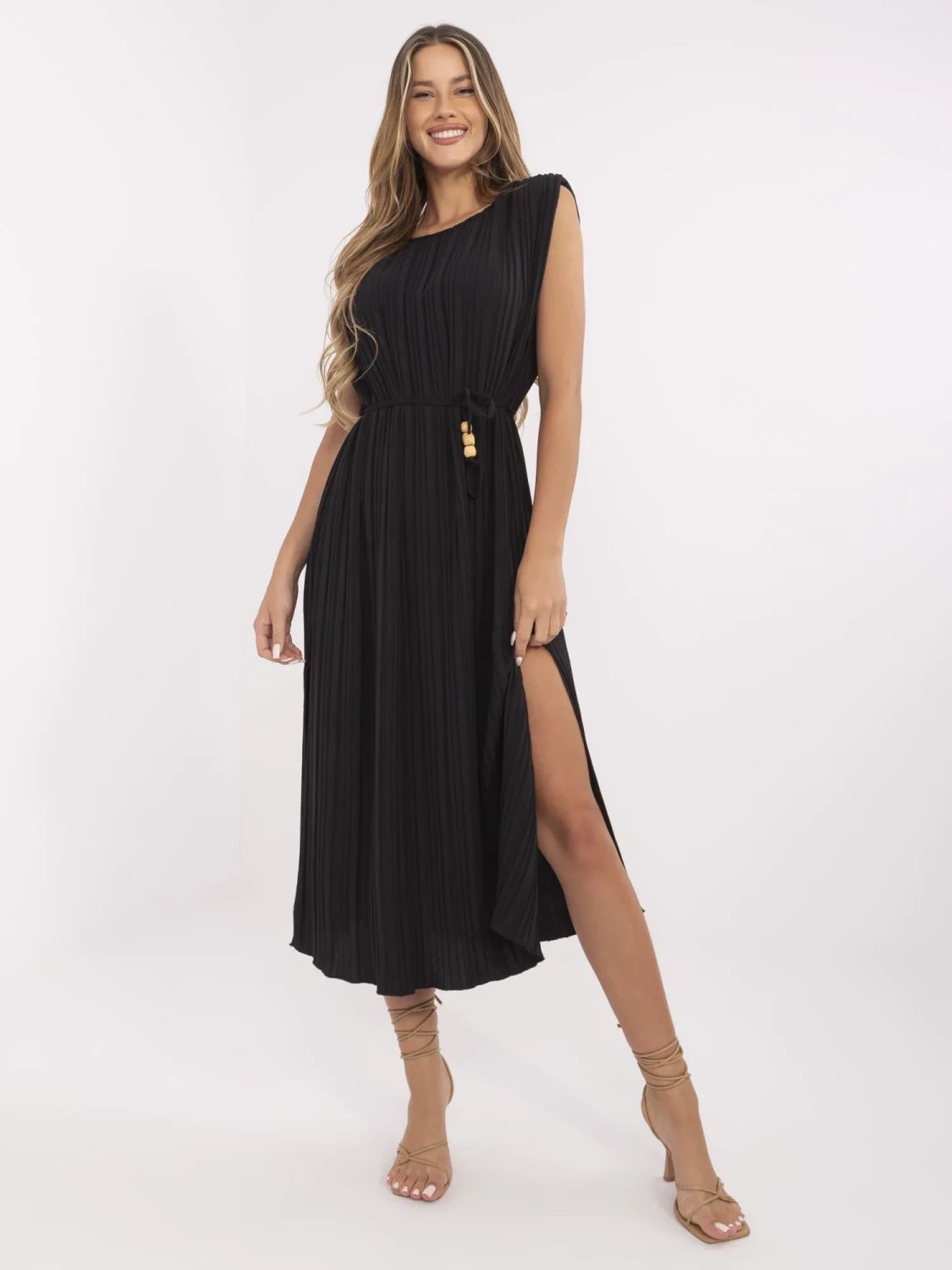 Elegantes schwarzes ausgestelltes Kleid