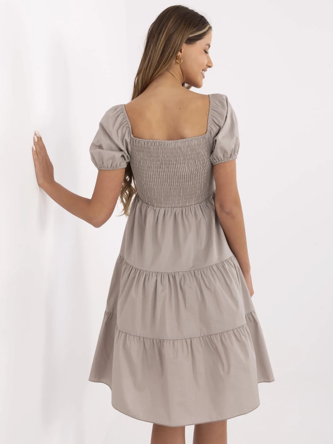 Beige ausgestellte Kleider mit kurzen Ärmeln