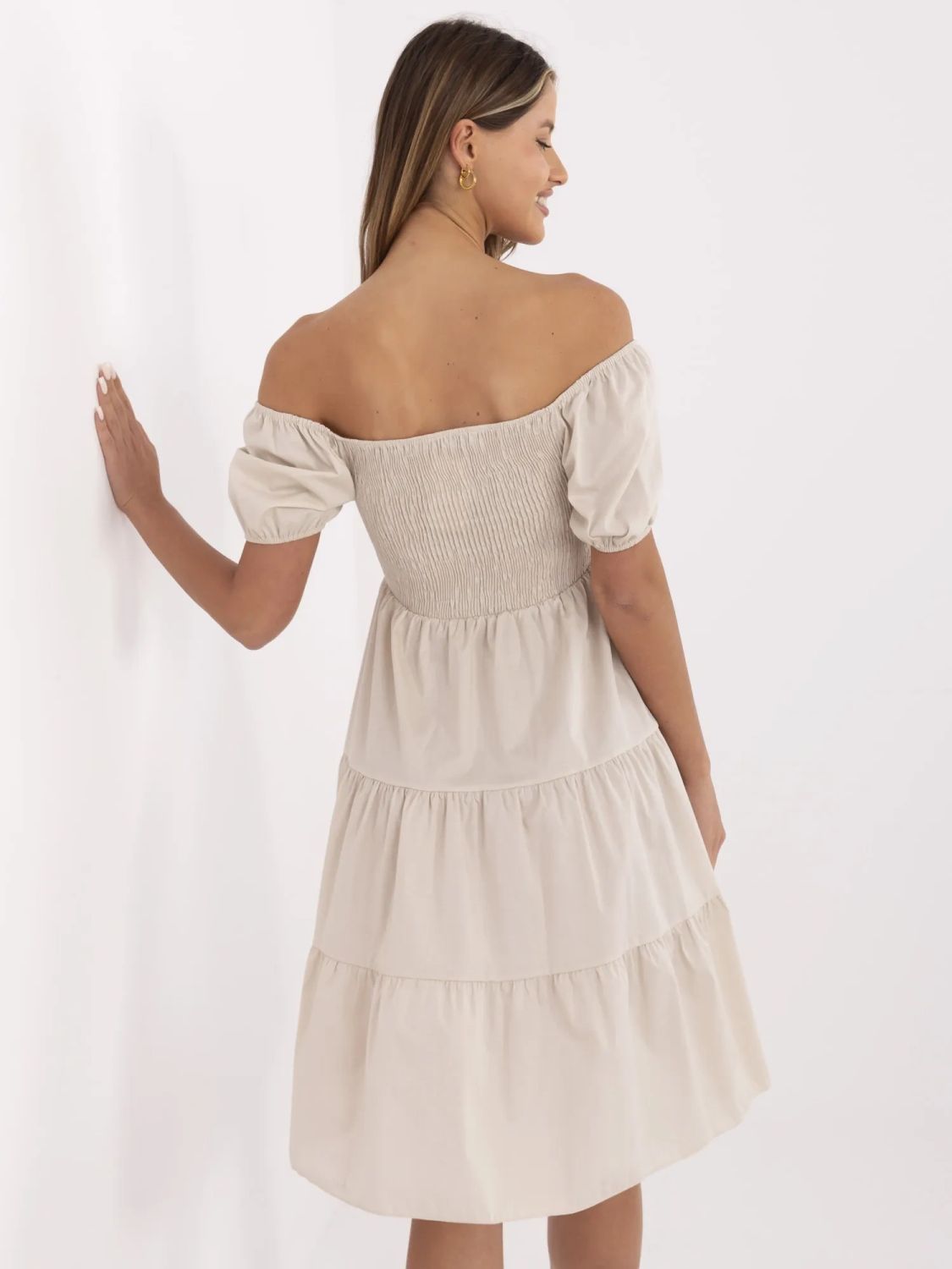 Beige ausgestellte Kleider mit kurzen Ärmeln