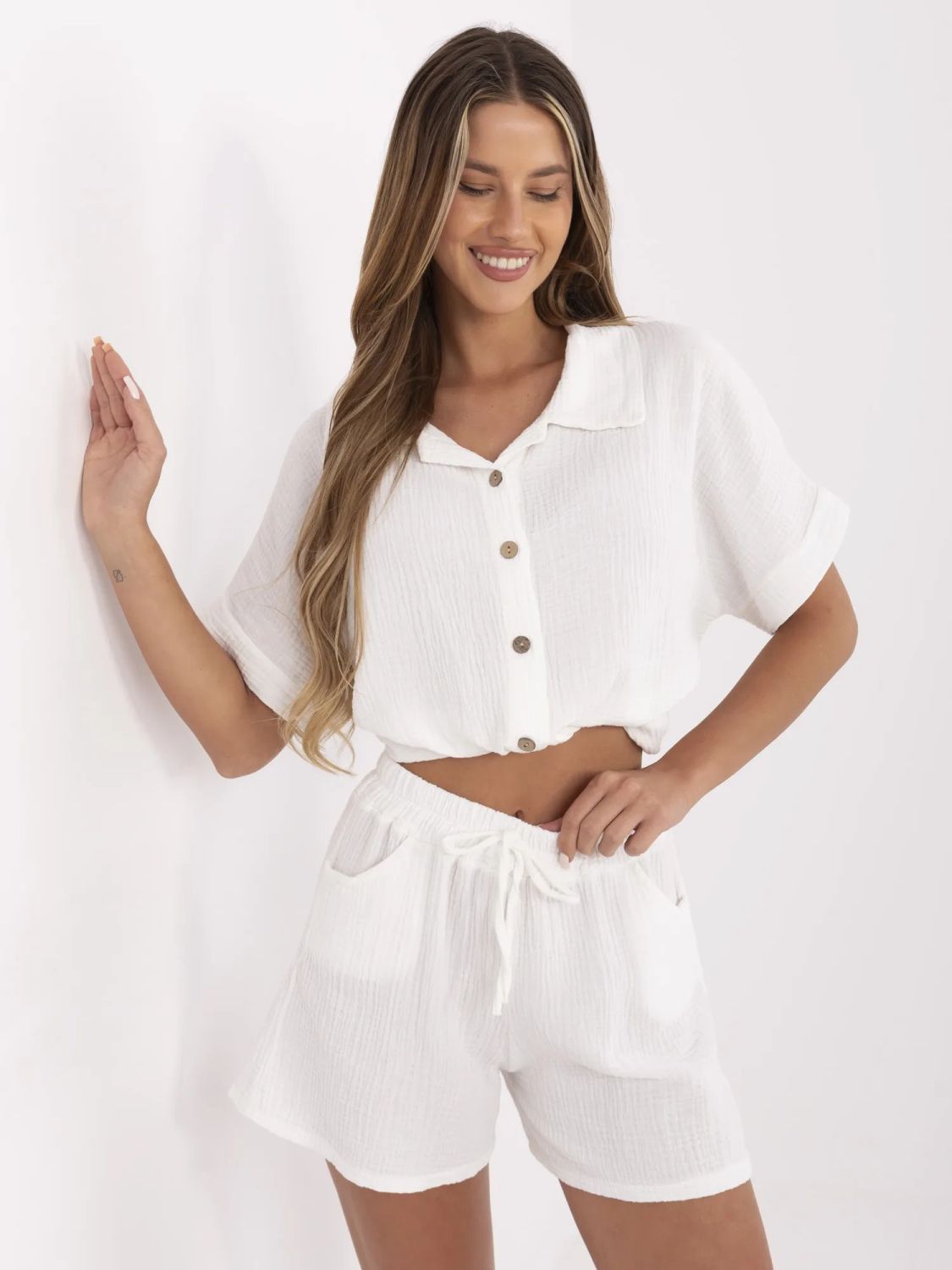 Weiße Shorts mit hohem Bund