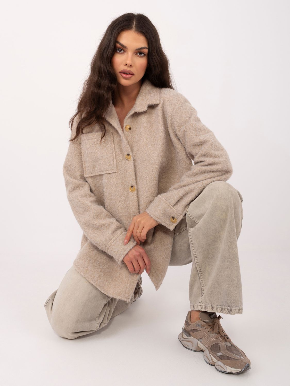 Beige Übergangsjacke mit Kragen und Taschen