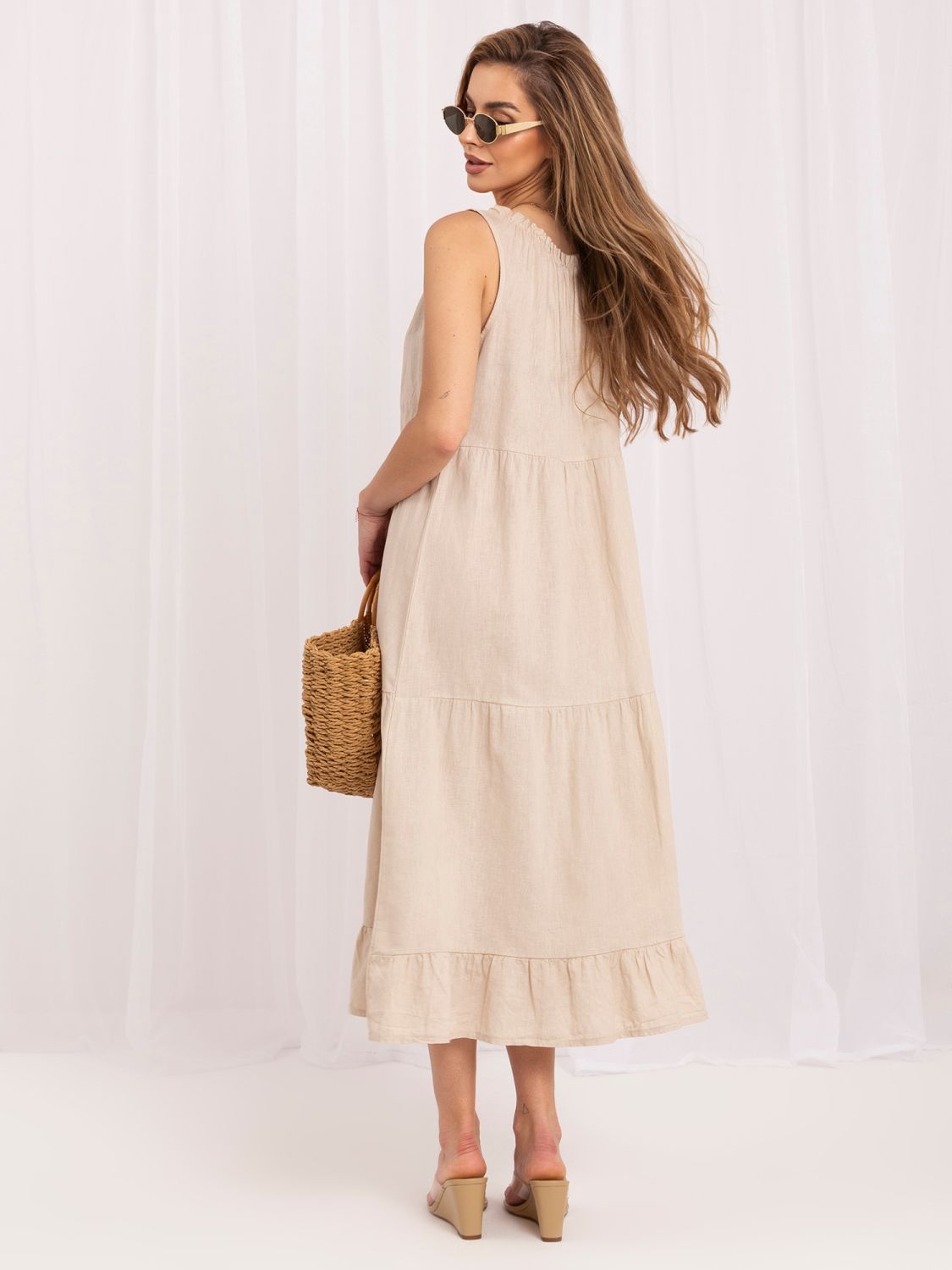 Beiges Leinen-Midikleid mit Volant und Schnürung